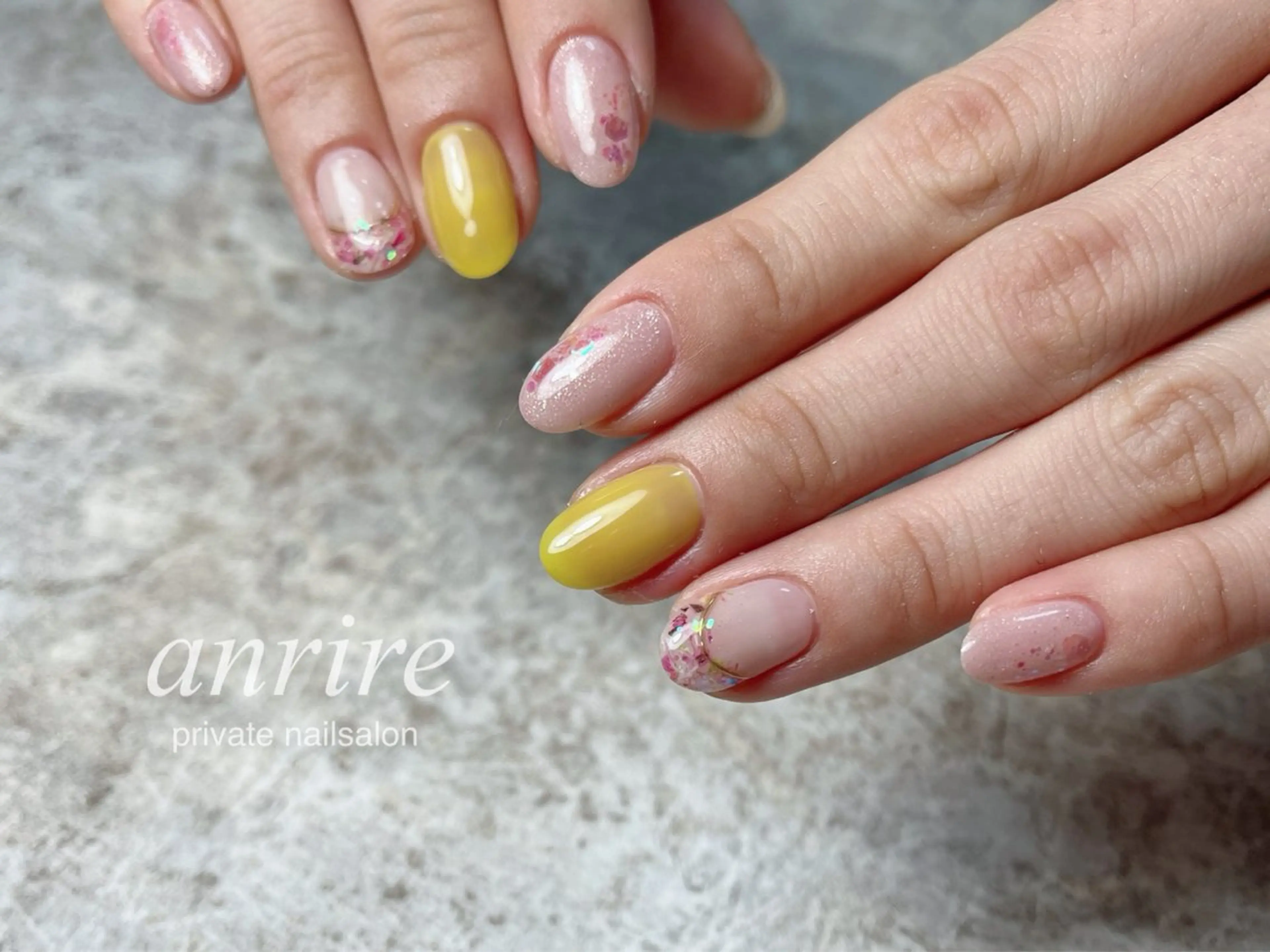 ネイル フラワーネイル フレンチネイル ジェルネイル キラキラネイル ラメ(グリッター) ハンドネイル nailsalon anrireのネイルデザイン