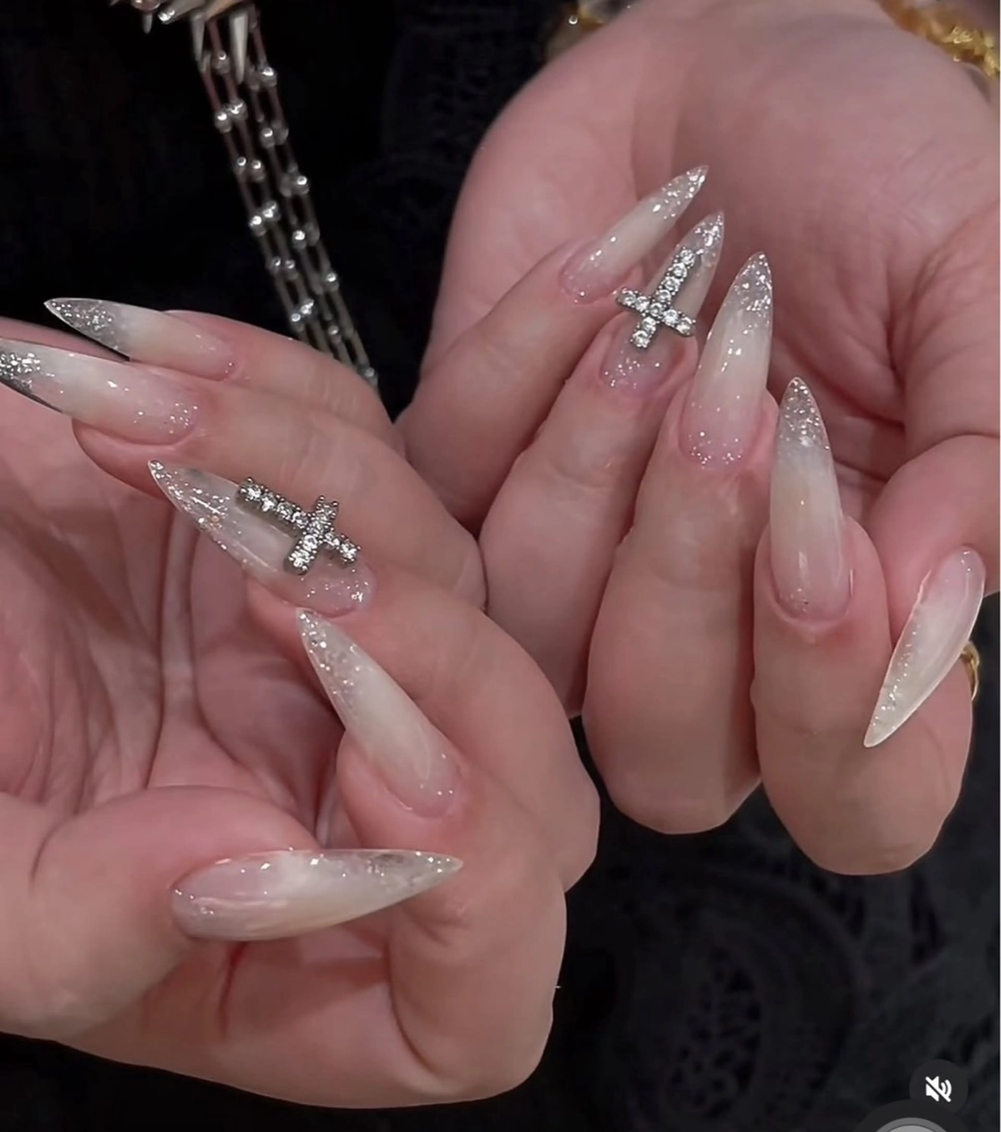 ネイル MQueen ネイルサロンマルのネイルデザイン