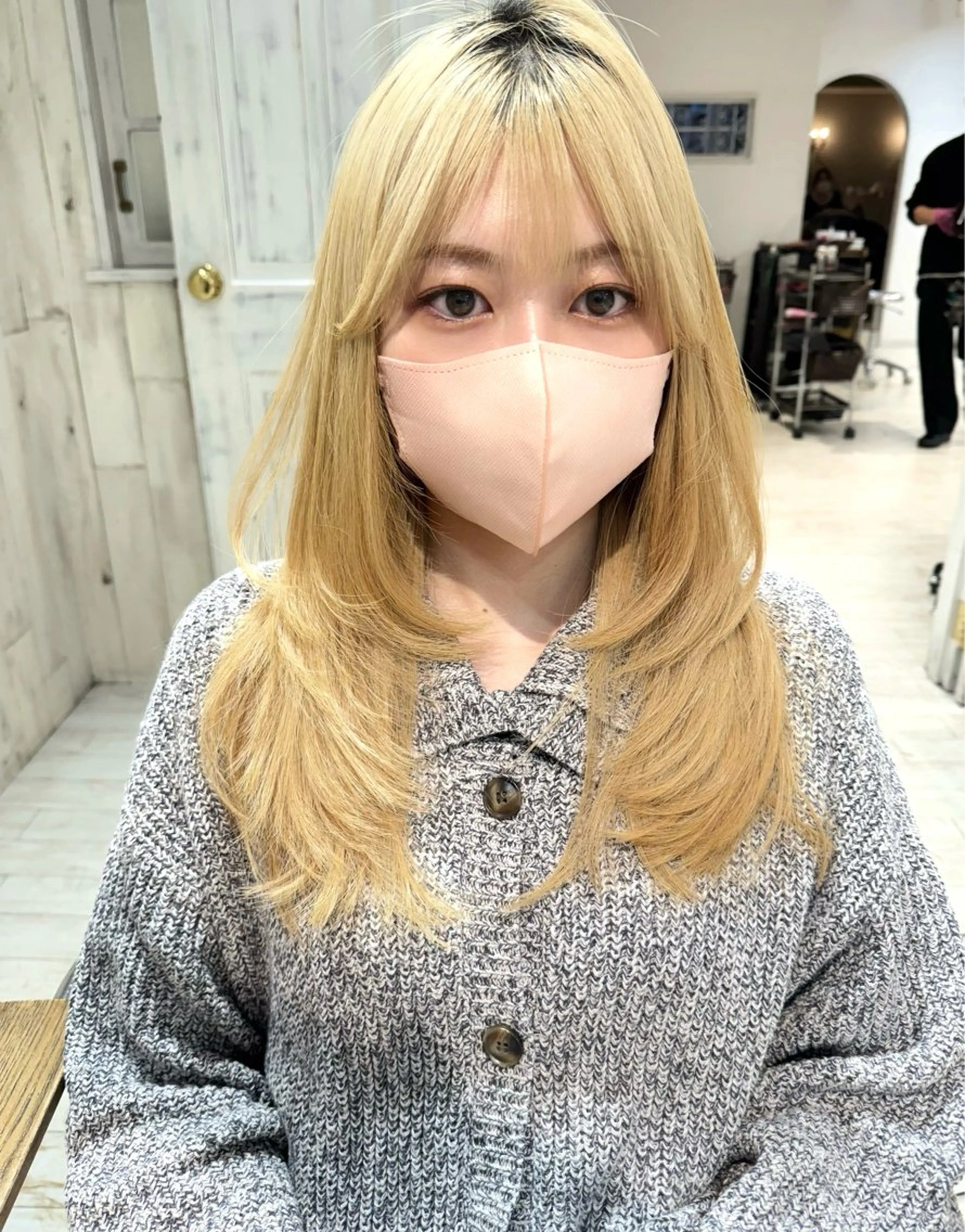 ロング 韓国風ヘア レイヤーカット ロング カット ヘアカラー トリートメント レイヤーカット、 大人可愛い　中村美羅のヘアスタイル