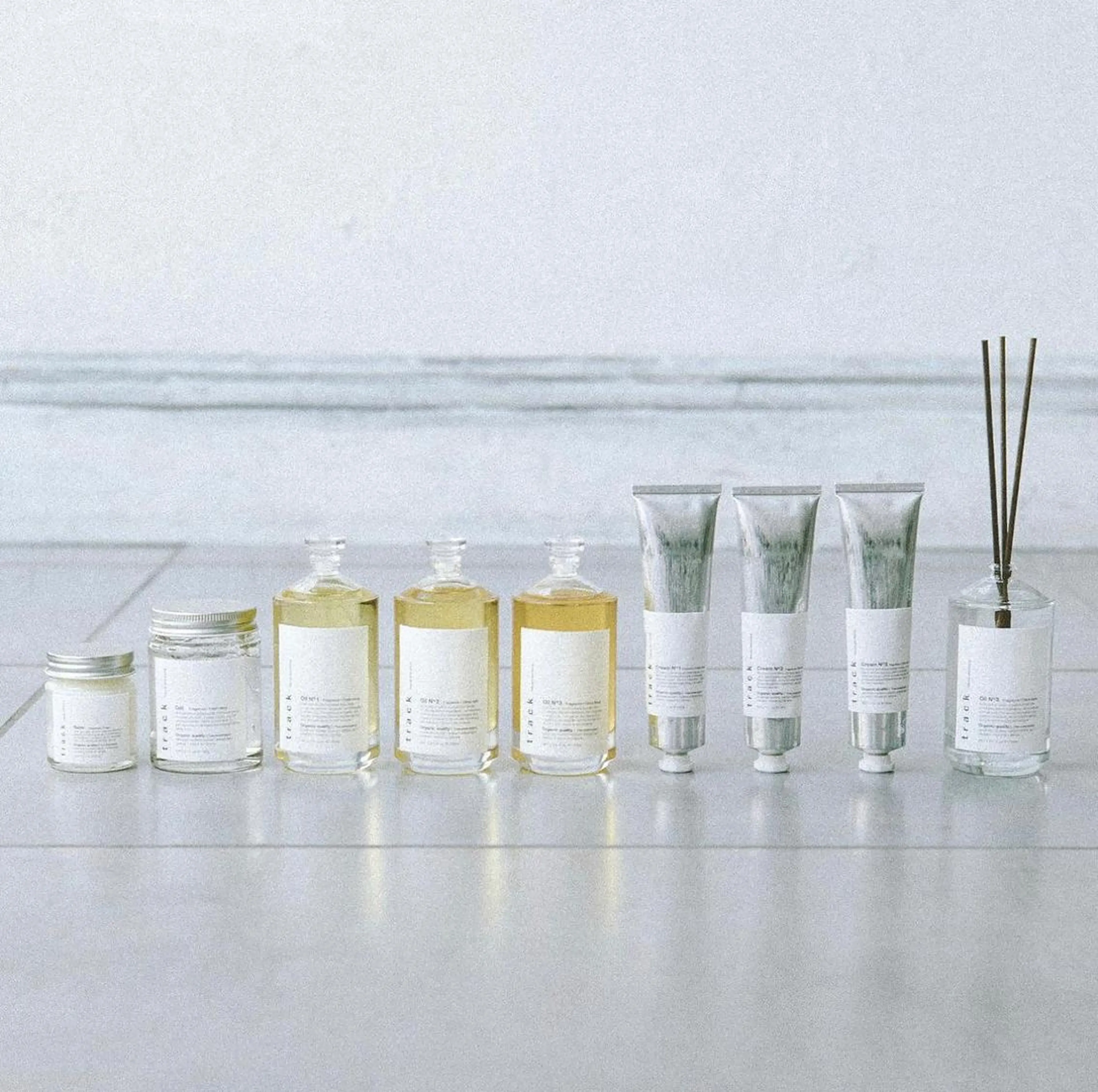 カラー パーマ ヘアアレンジ メンズ white.梅田 デザインカラー🦄のヘアスタイル