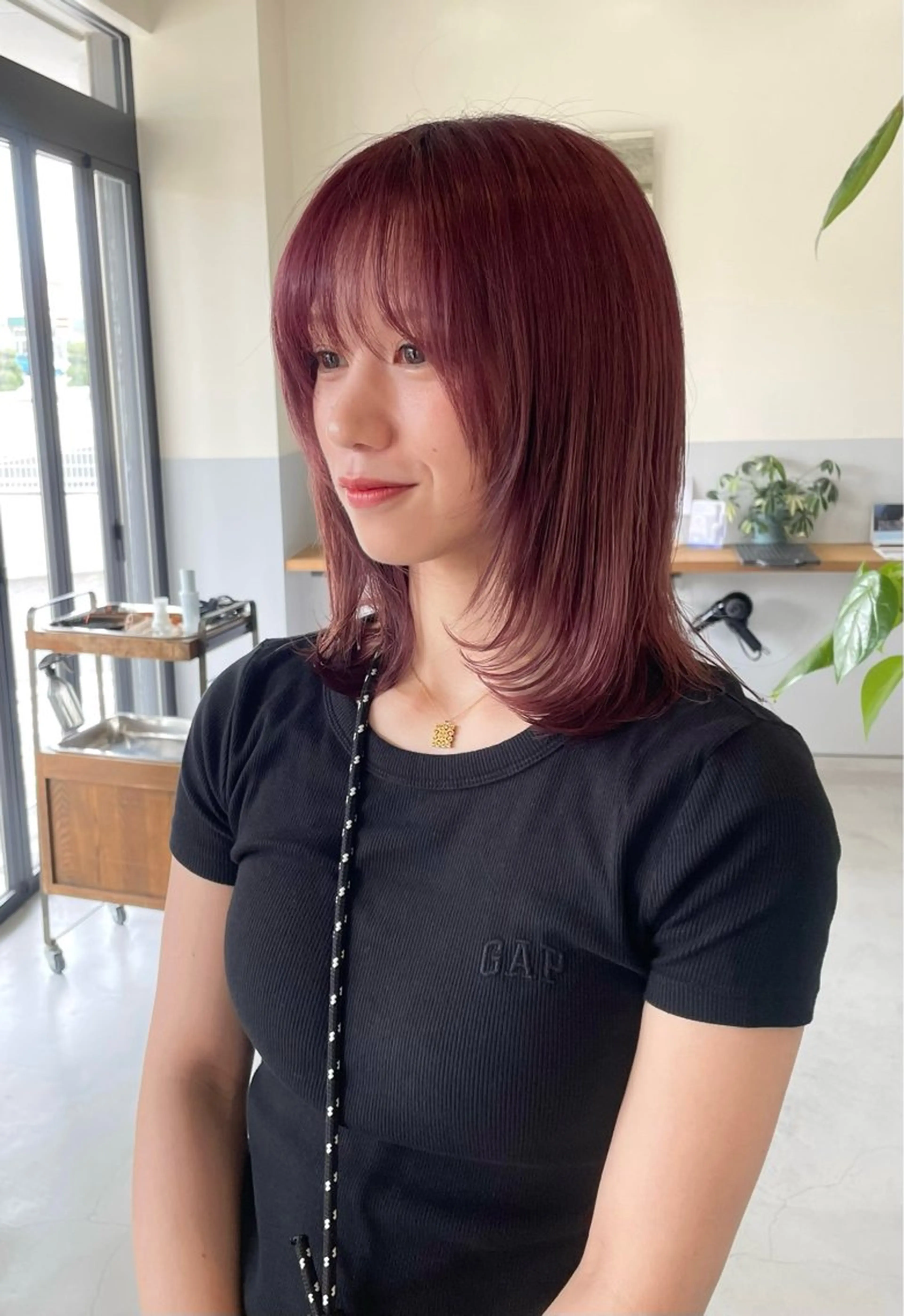 ミディアム 小久保 里紗のヘアスタイル