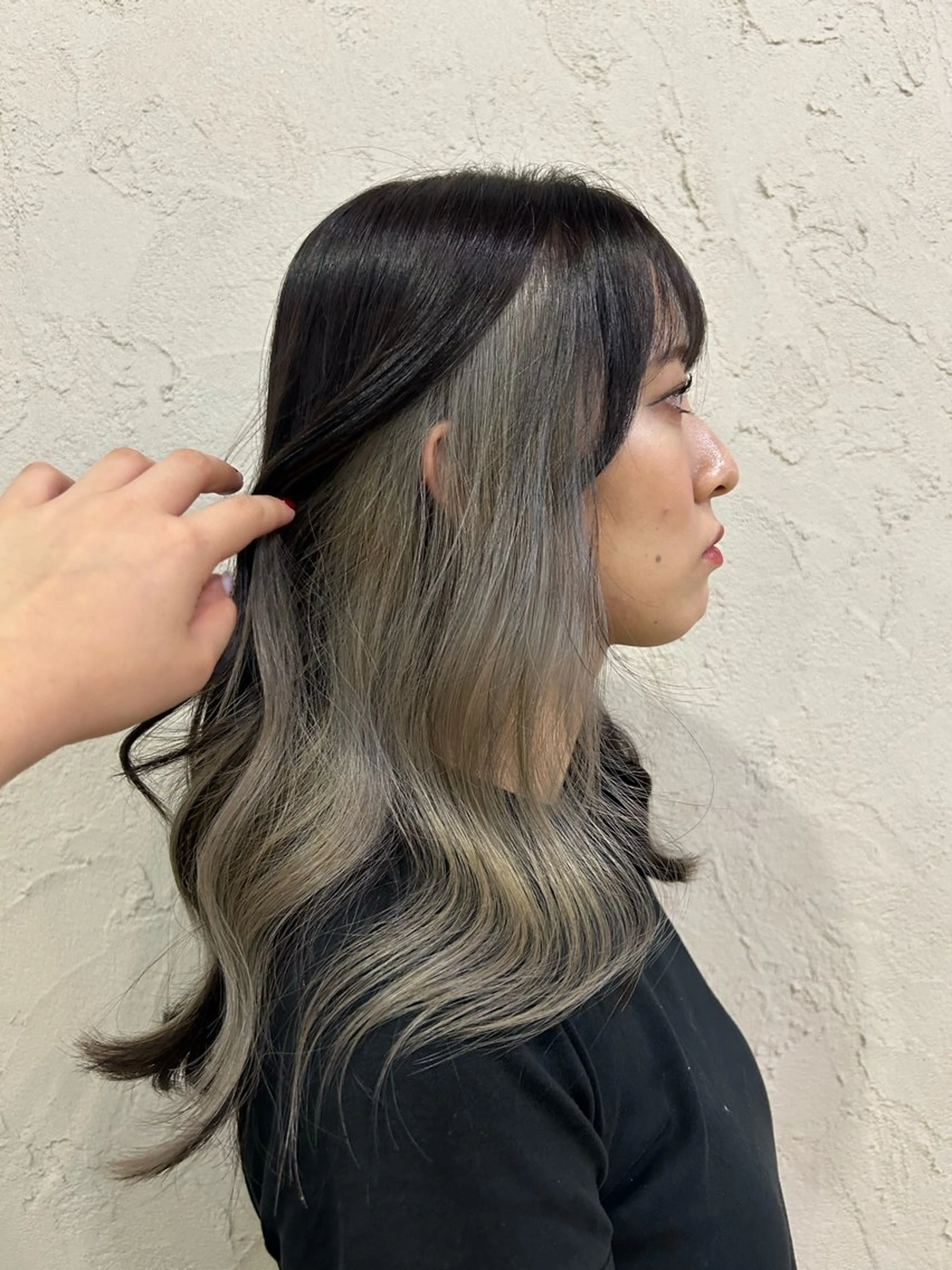 ロング カラー シルバー ヘアカラー 植吉 琉月のヘアスタイル