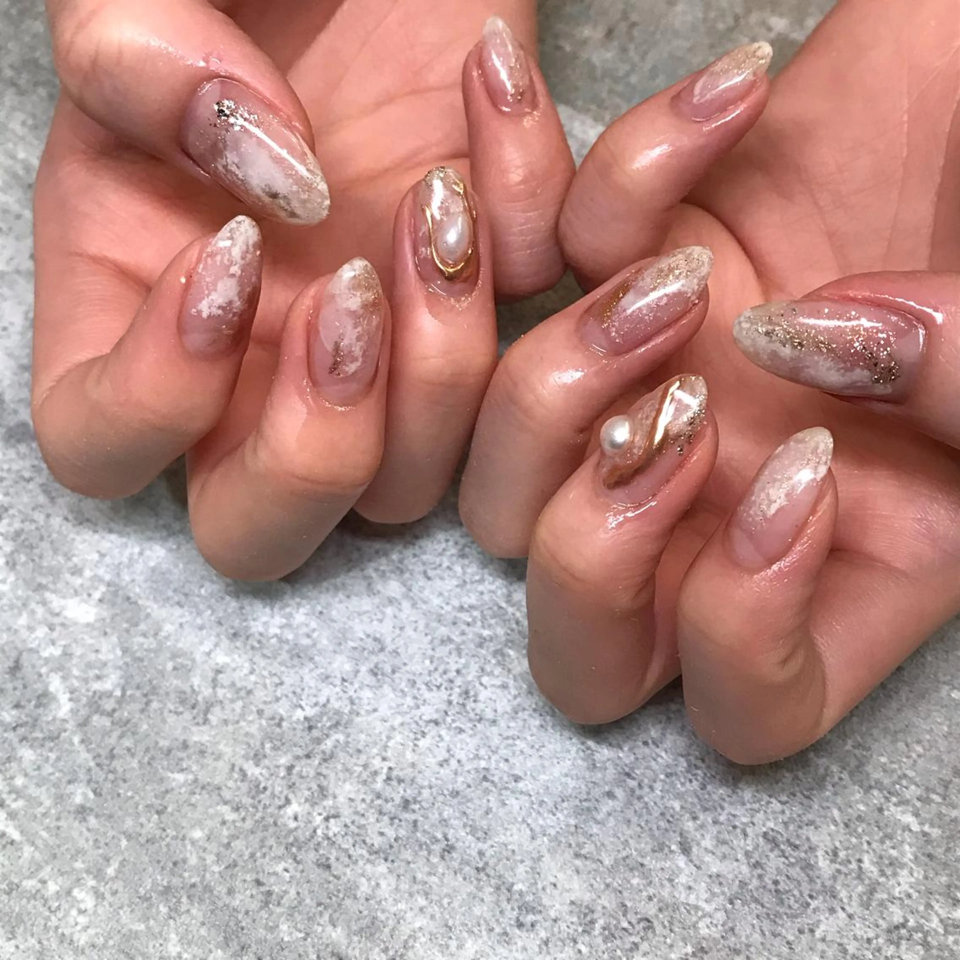 ネイル ニュアンスネイル ハンドネイル 《カメレオン》 西田美輝のヘアスタイル