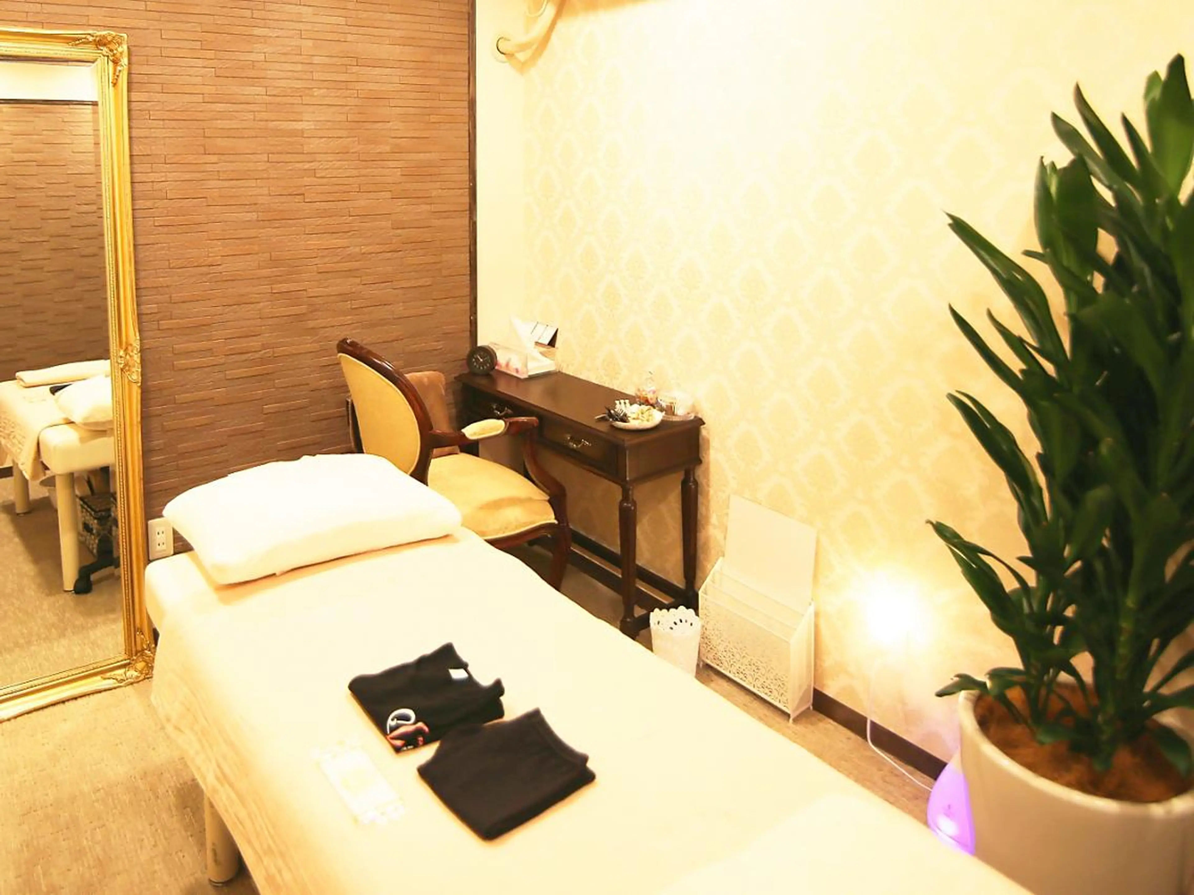 マツエク・マツパ 姿勢・骨盤/小顔矯正 痩身ダイエット 横田のエステ・リラクイメージ