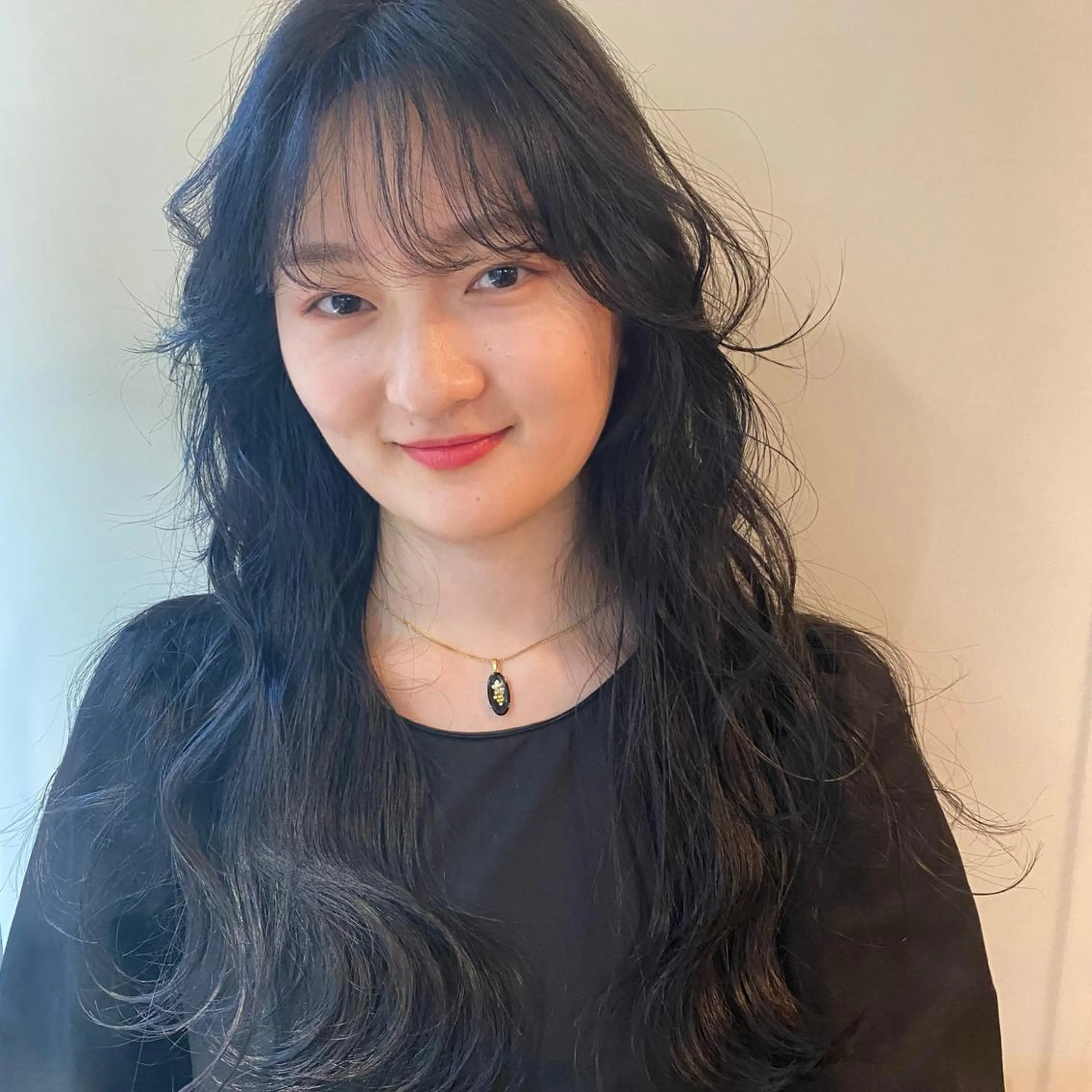 ロング カラー パーマ ヘアアレンジ 黒髪 ブリーチ ブルーカラー ブルーブラック ブリーチなしカラー 撮影モデル募集 🦋soemikaのヘアスタイル