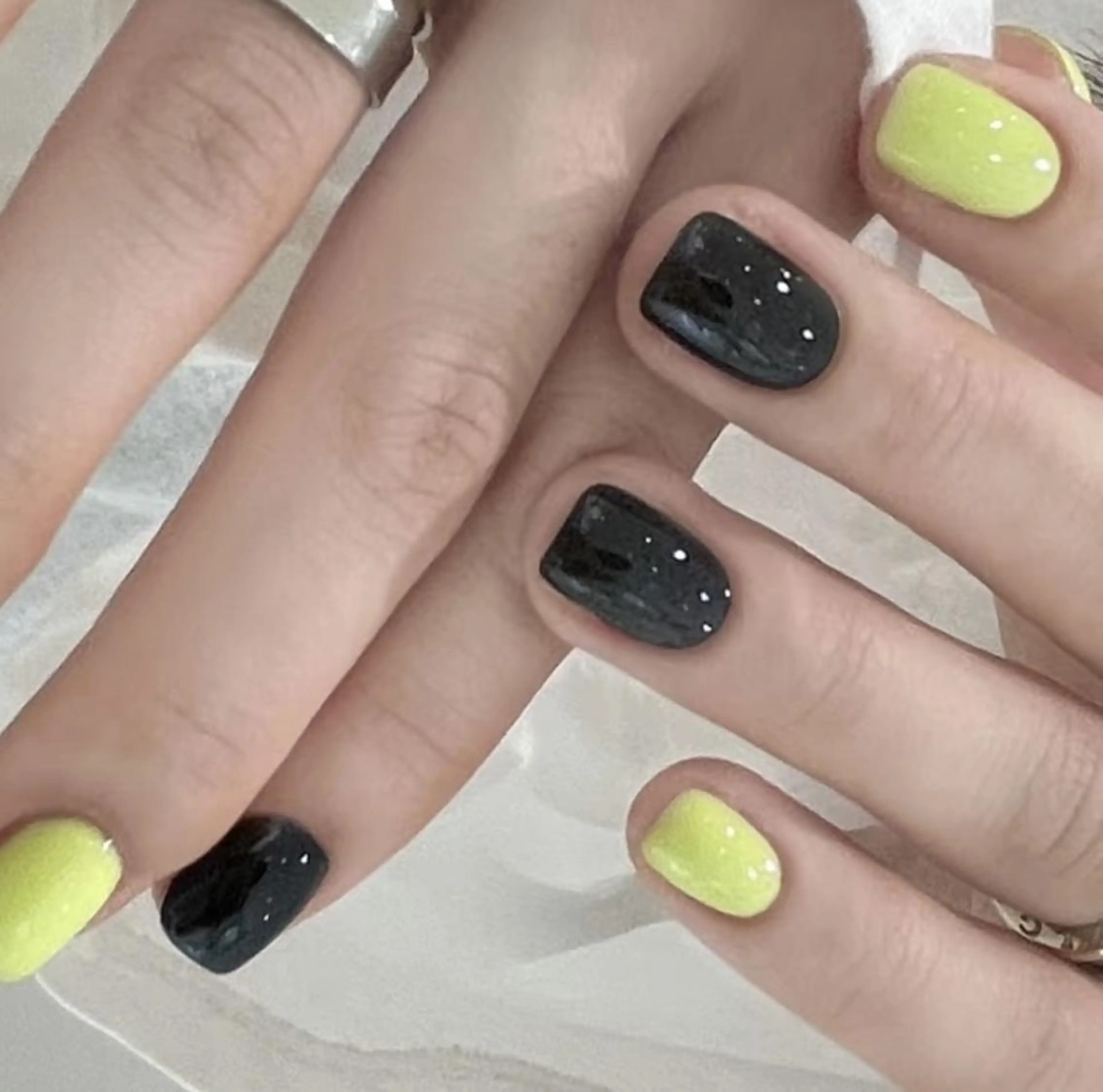 【初回オフ無料】選べる2色ワンカラーorマグネット+ストーン4つプレゼントの写真