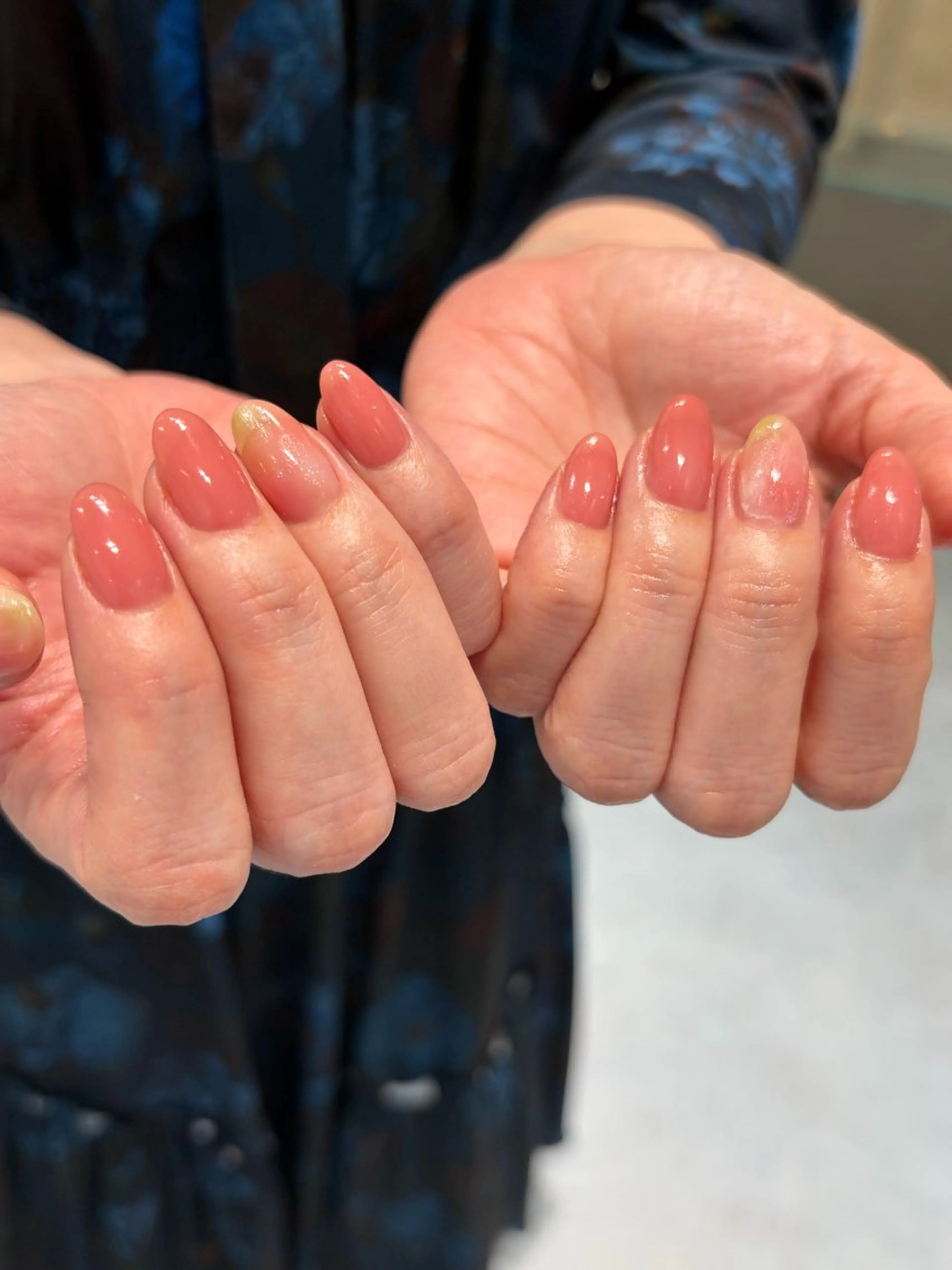 ミディアム ハンドネイル 土岐 果鈴のネイルデザイン