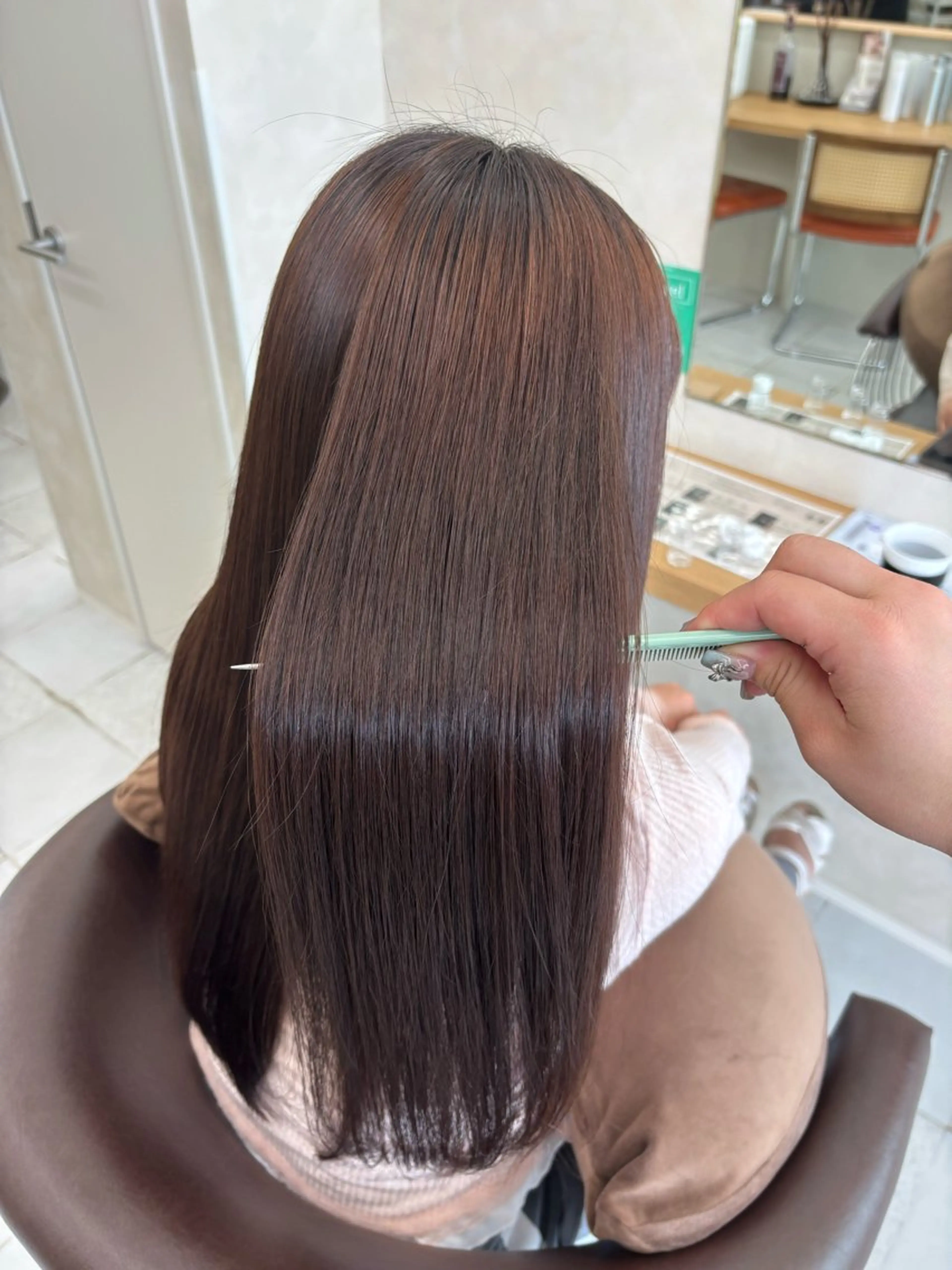 ロング 縮毛矯正 トリートメント ブリーチなしカラー/ 暖色カラー/艶カラーのヘアスタイル