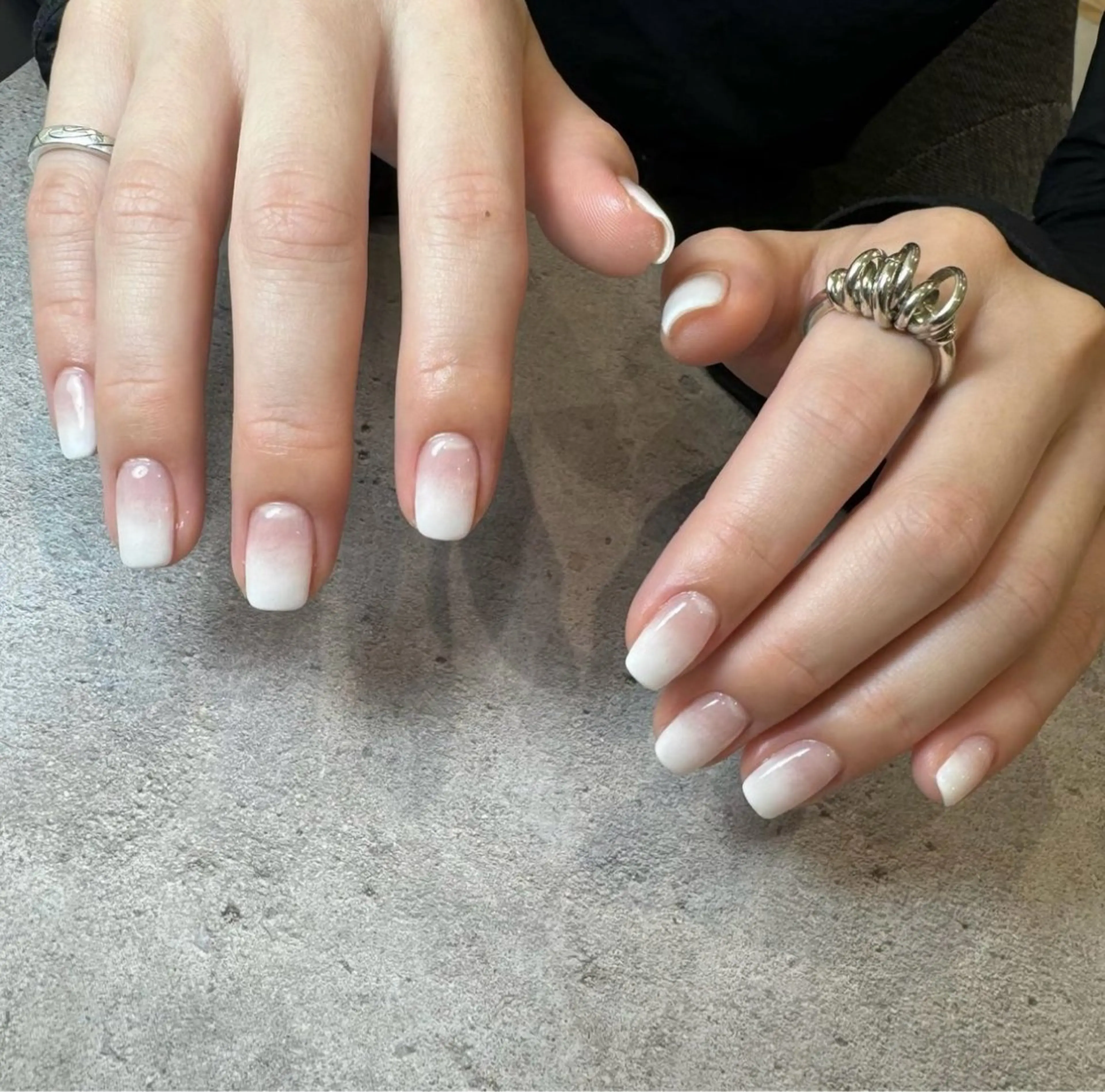 ネイル グラデーション ホワイト yate' narumiのネイルデザイン