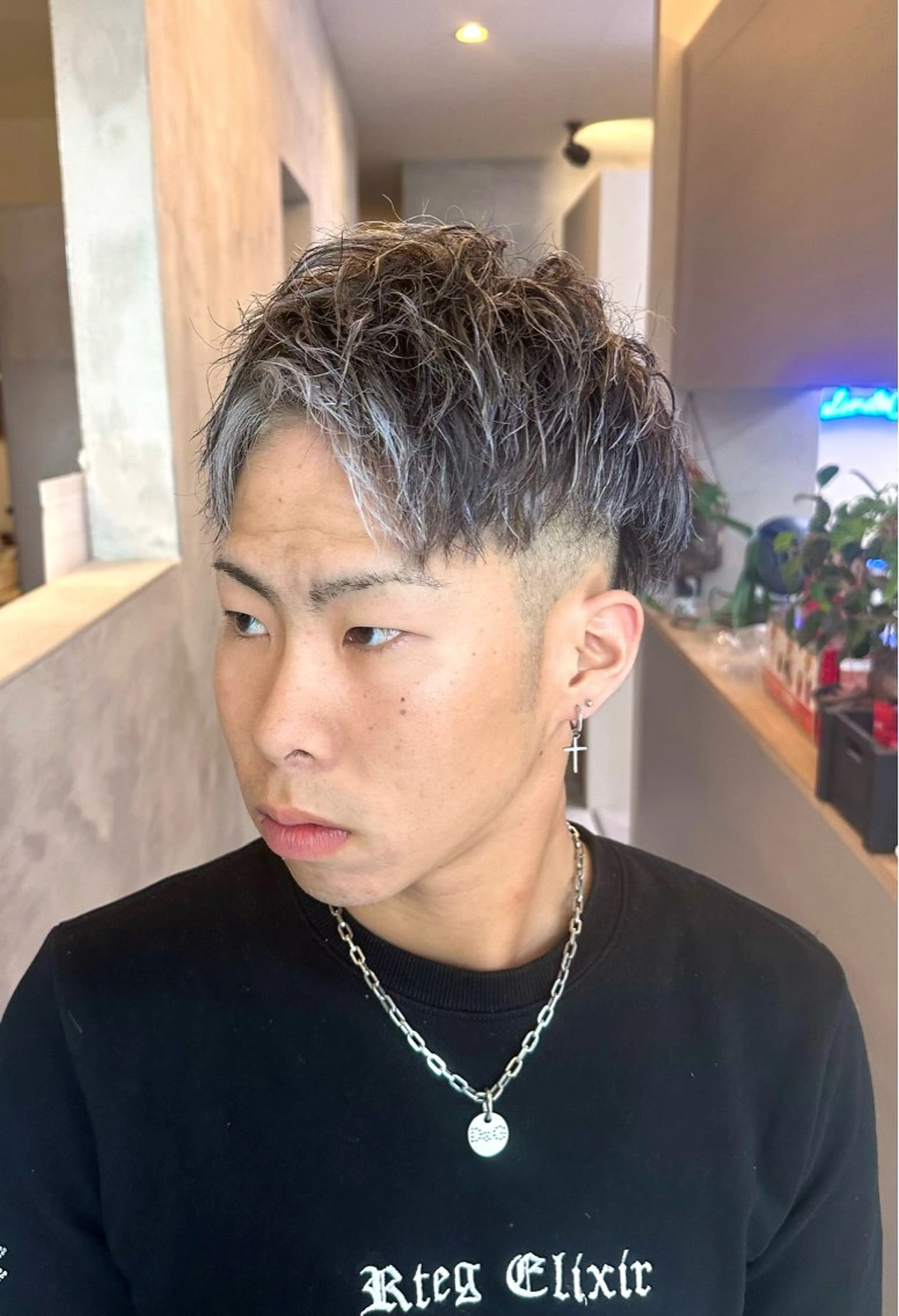 ショート カラー メンズ メンズハイライト ハイライトカラー シルバー ハイライト Salonde COCO所属・メンズ専門美容師 RIOのヘアスタイル