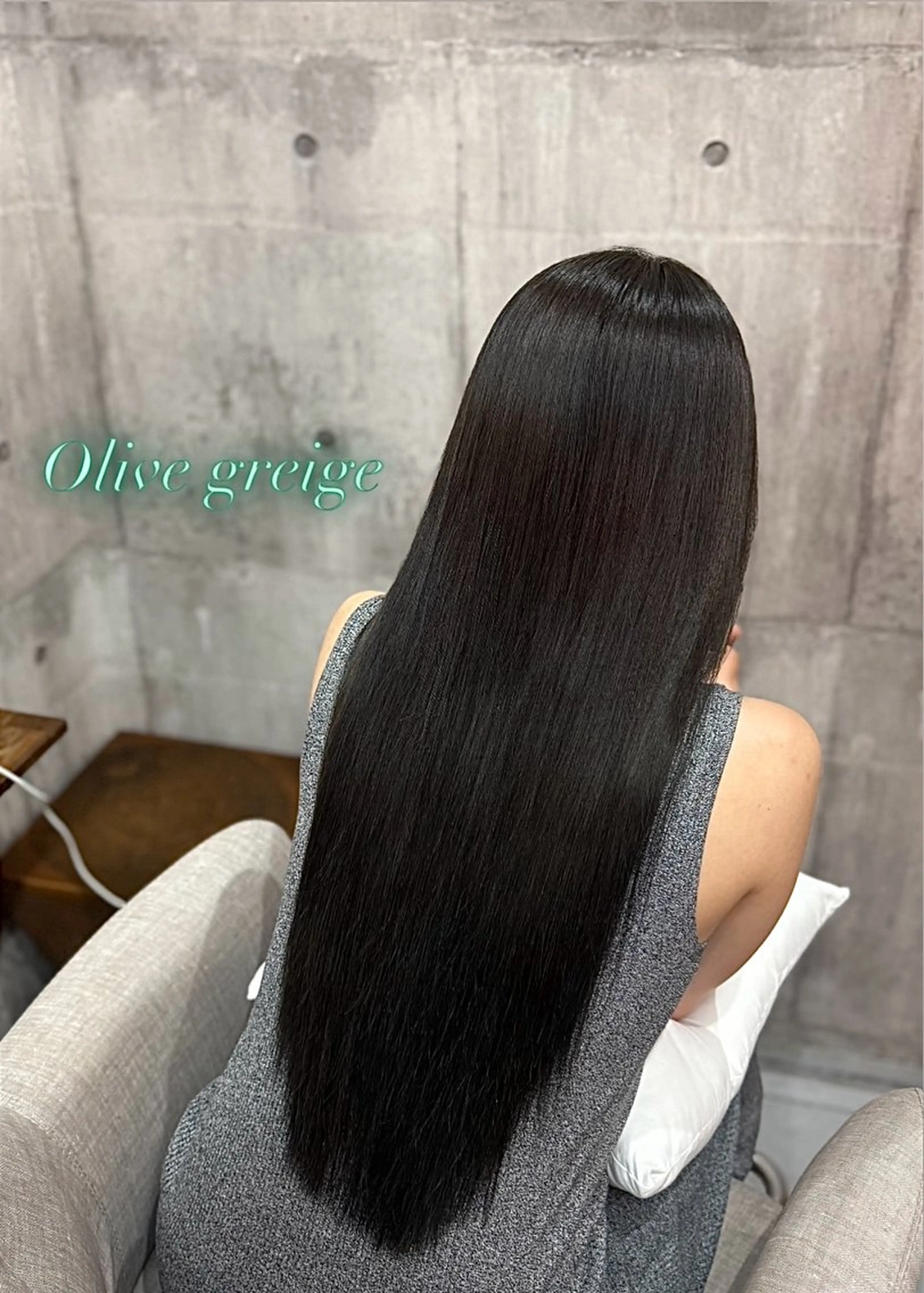 ロング カラー 透明感カラー グレージュ 赤木 雅のヘアスタイル