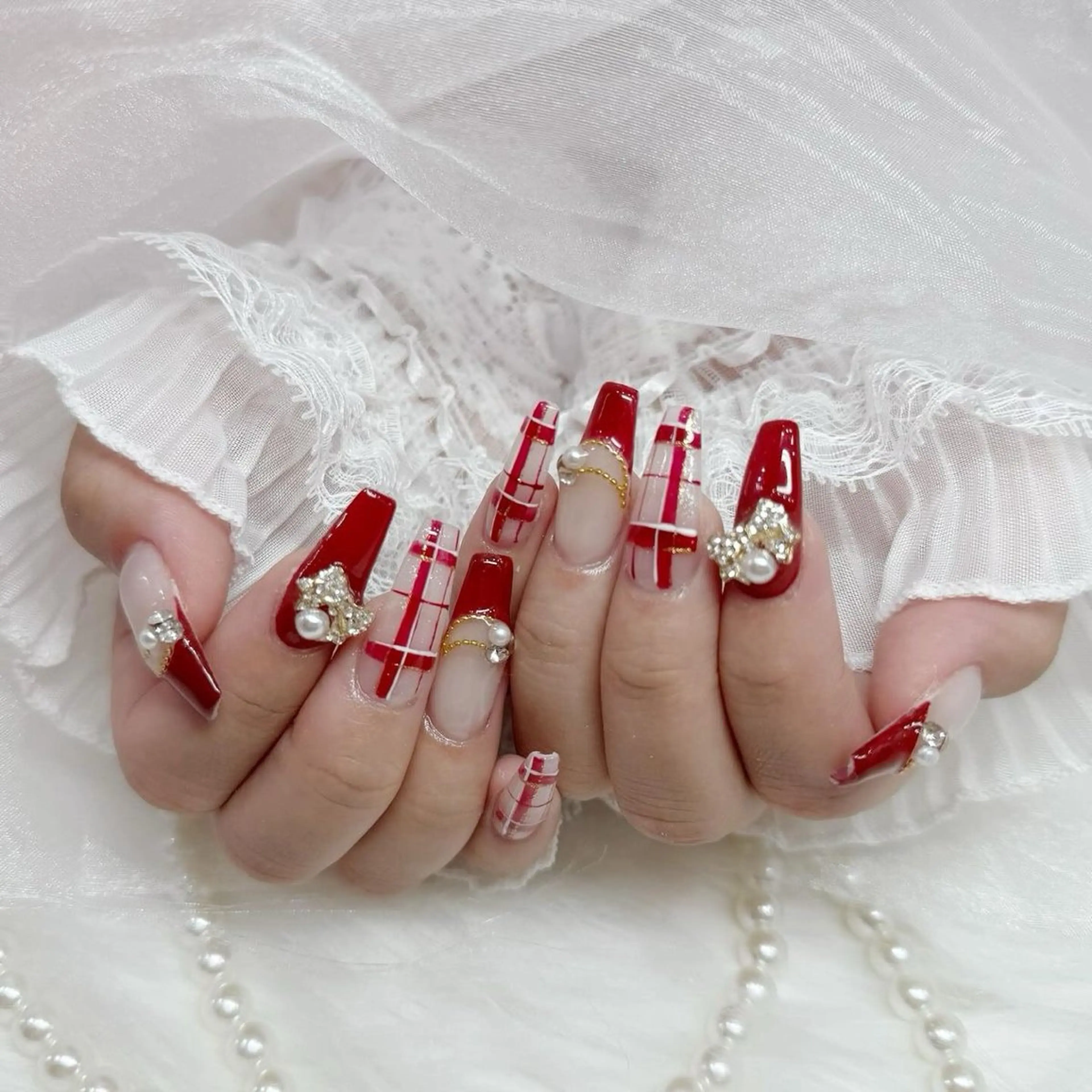 ネイル 長さ出し グラデーション 卒業式 キラキラネイル マグネットネイル Lee Nailsのネイルデザイン