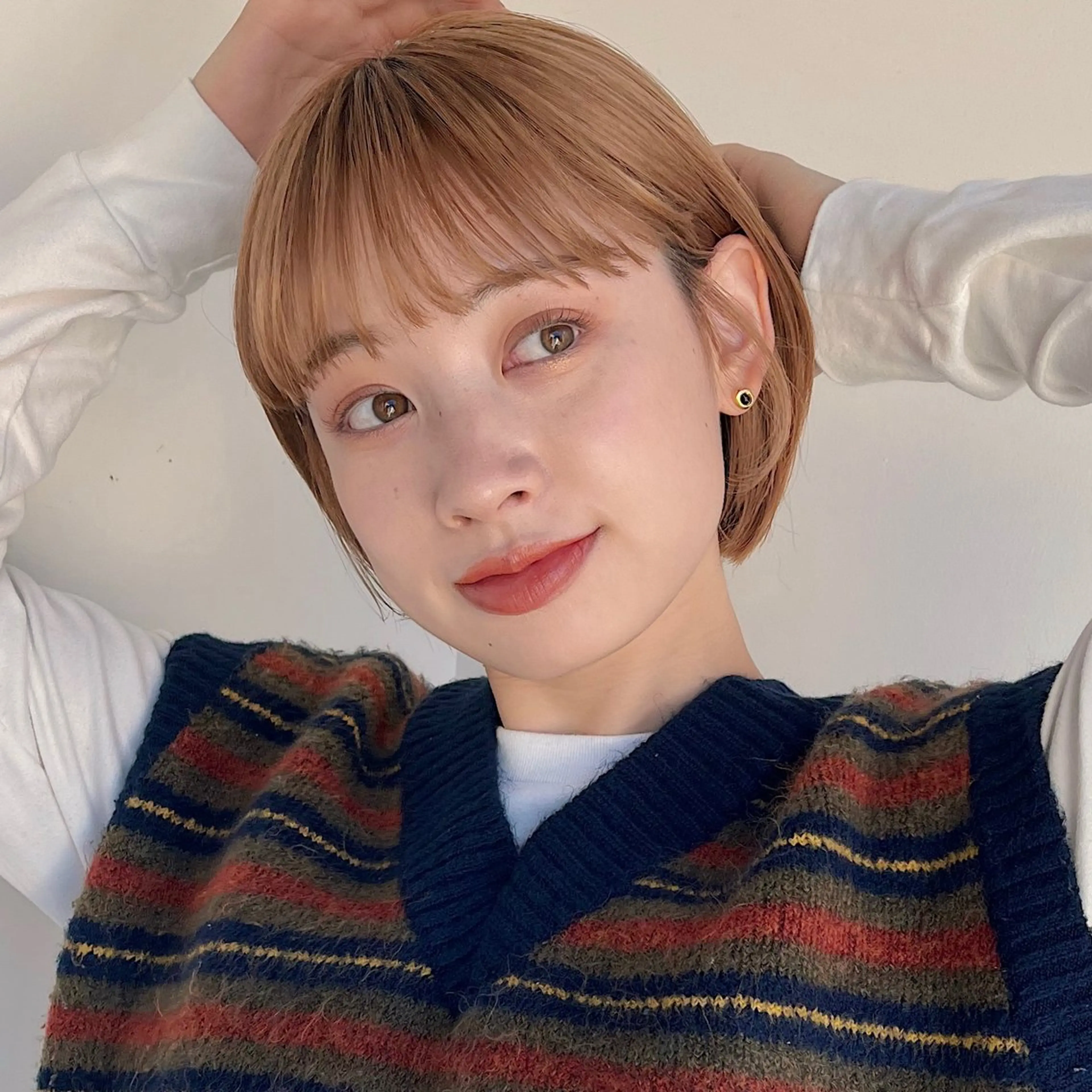 ショート カラー ベージュカラー ブリーチ 透明感カラー ハイトーンカラー ボブ あやめ【顔まわり/レ イヤー/柔らかカラ】のヘアスタイル