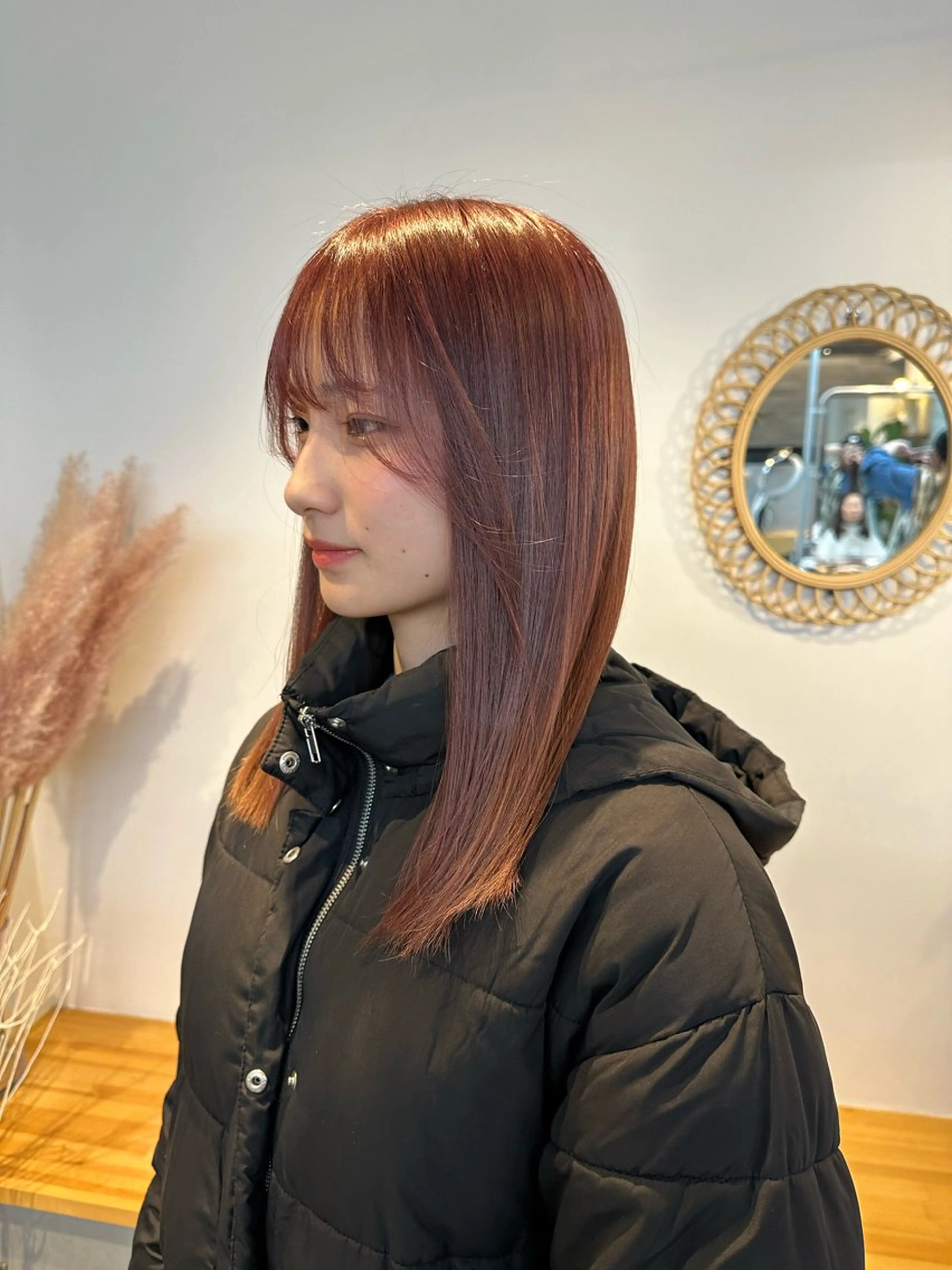 ミディアム カット ヘアカラー トリートメント yuika .のヘアスタイル