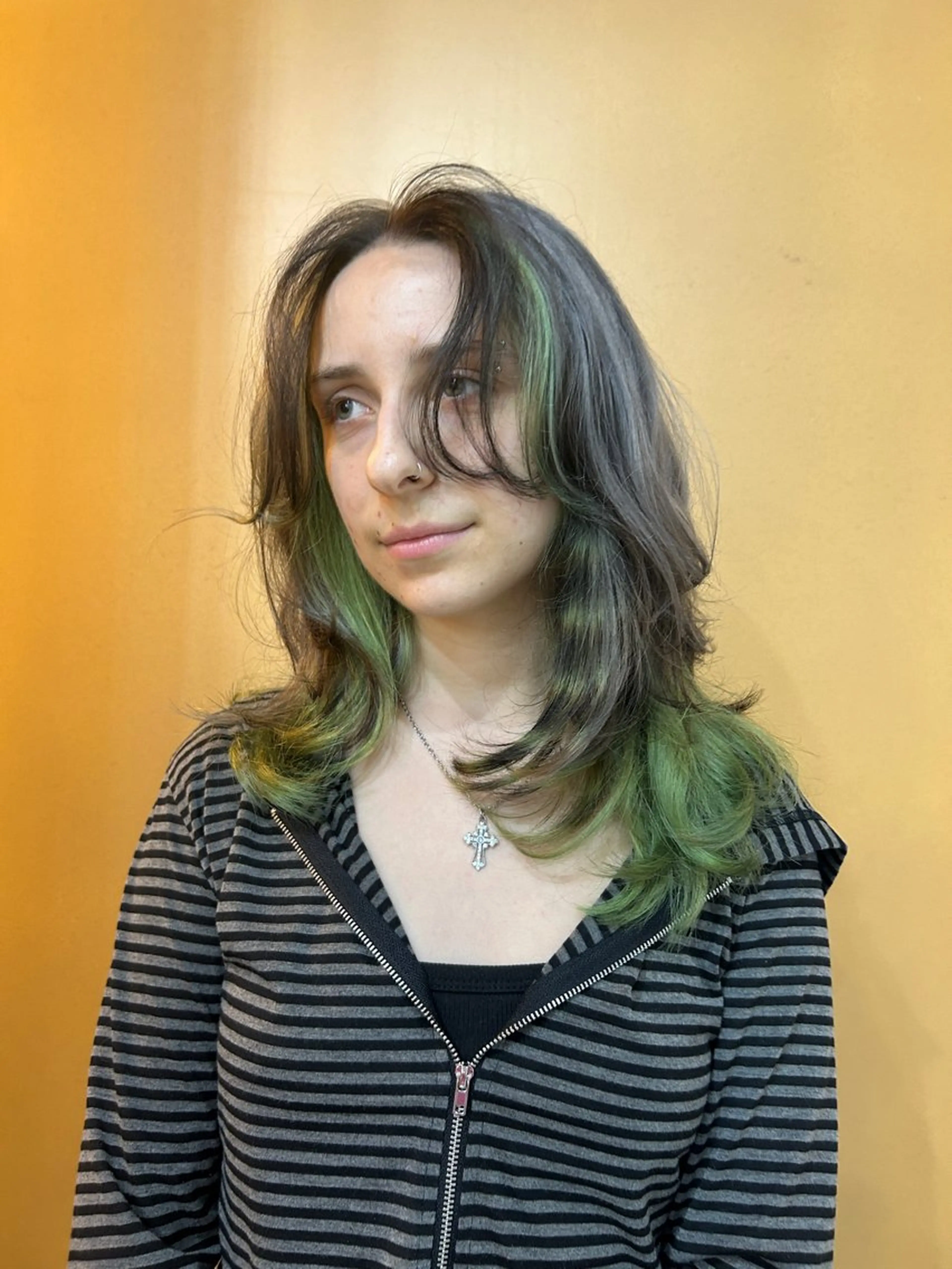 セミロング ヘアカラー Hiyo 海外レイヤーカットのヘアスタイル