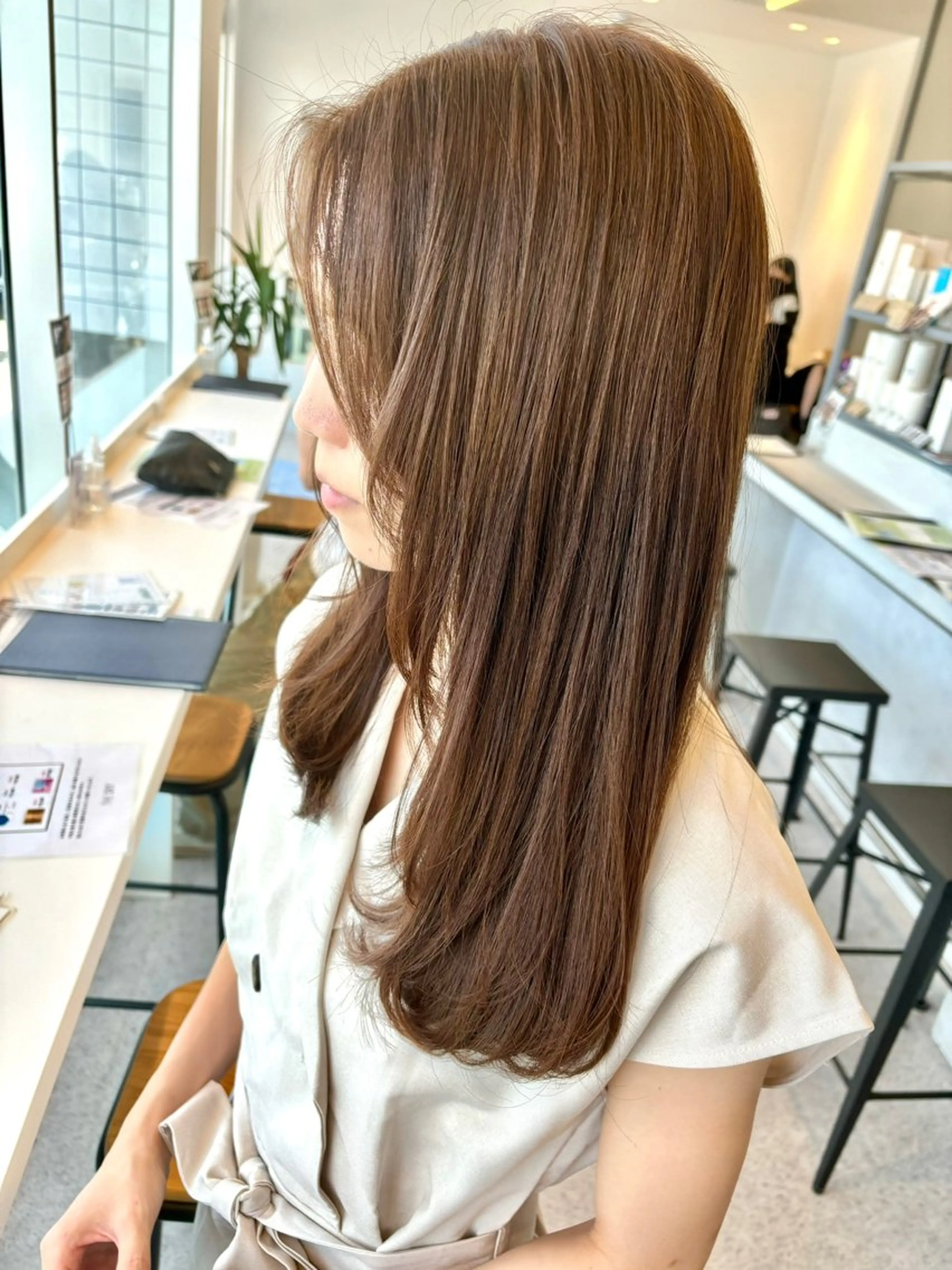 ロング カラー ブラウンカラー ナチュラルブラウン 仮坂 美夏のヘアスタイル
