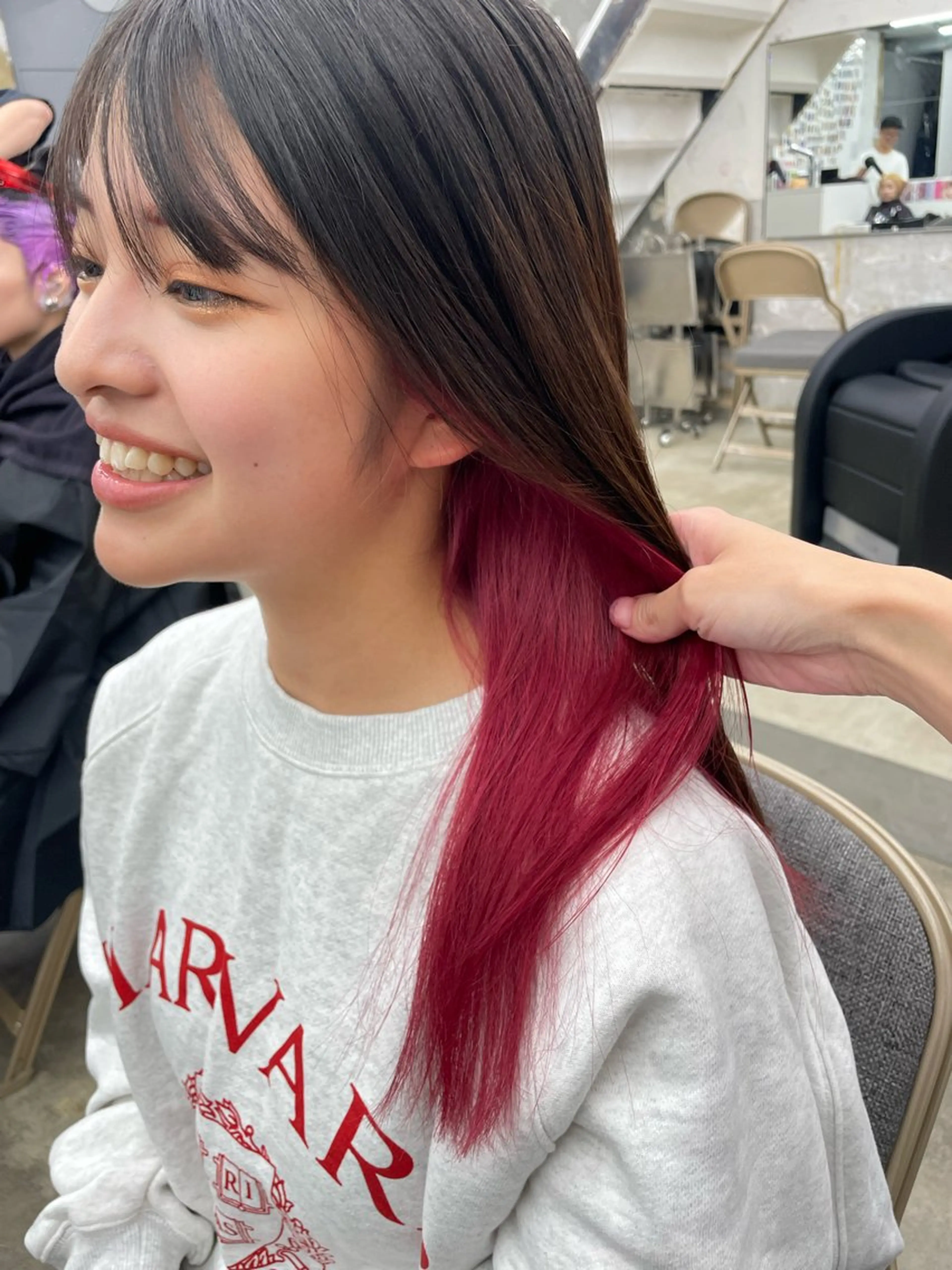 セミロング カラー インナーカラー 推し ブリーチ  髪質改善のヘアスタイル