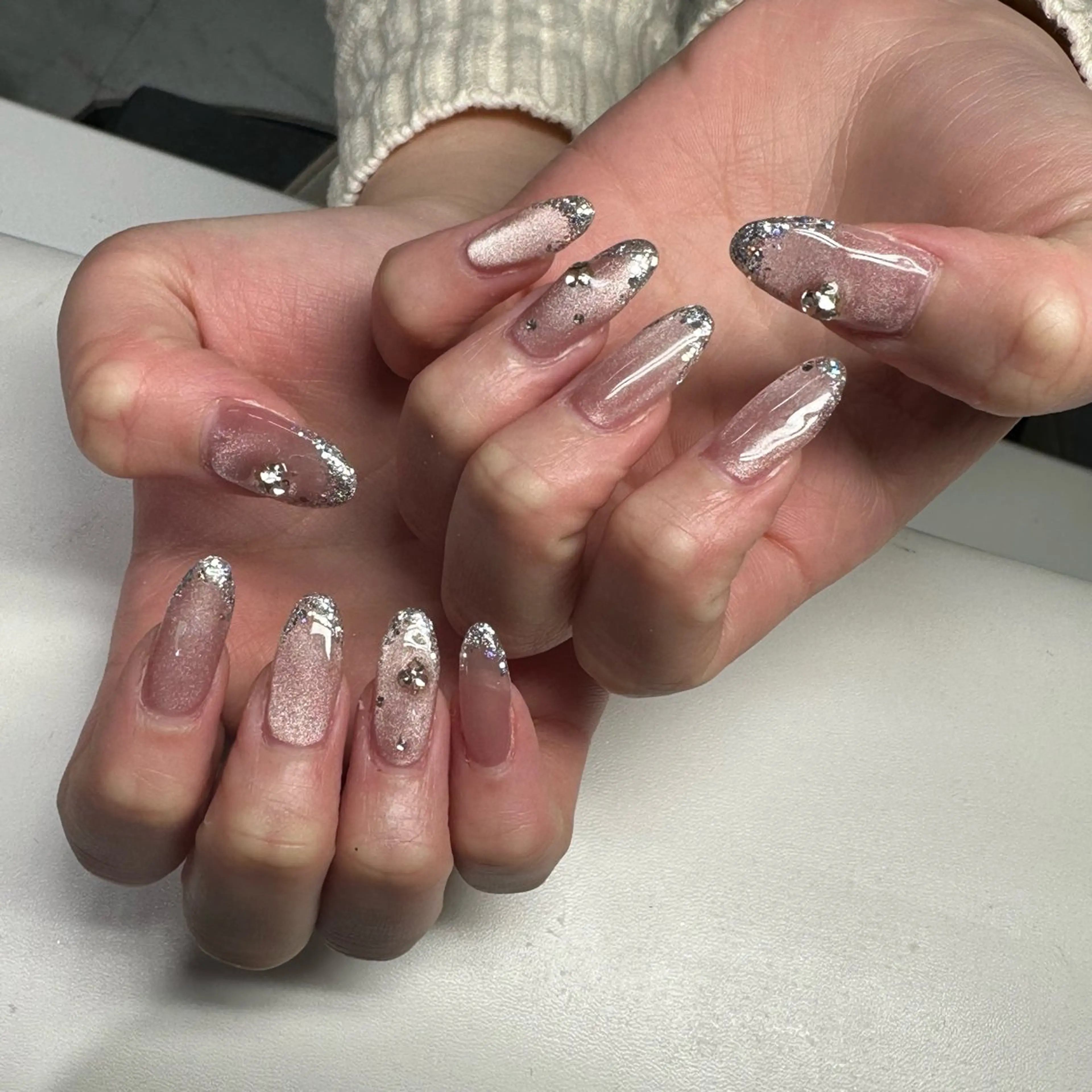 ネイル フレンチネイル ラメ(グリッター) ワンホンネイル ハンドネイル WOLTOKYO渋谷 yunaのネイルデザイン