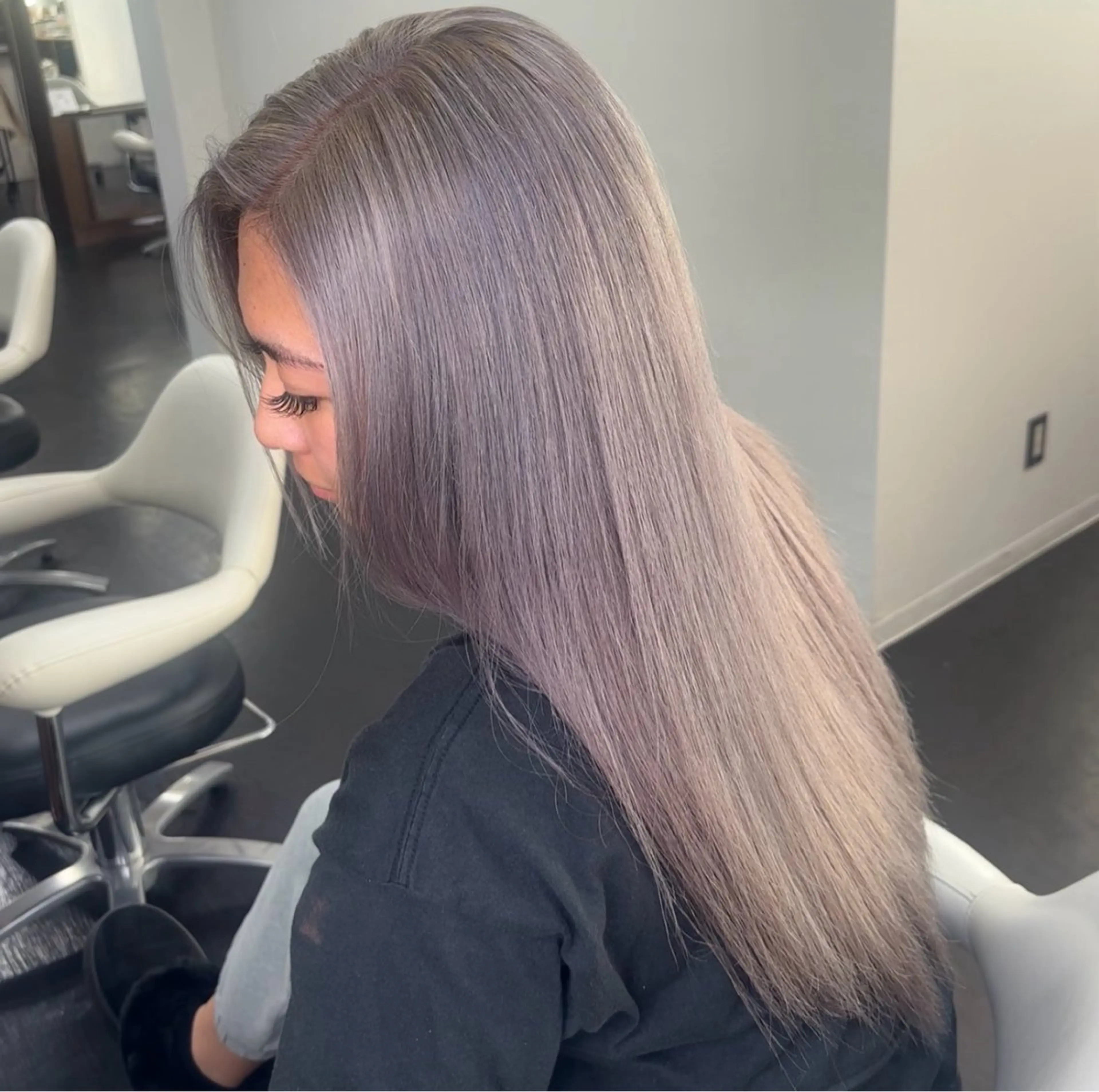 ロング OTOHA OLUOLUのヘアスタイル