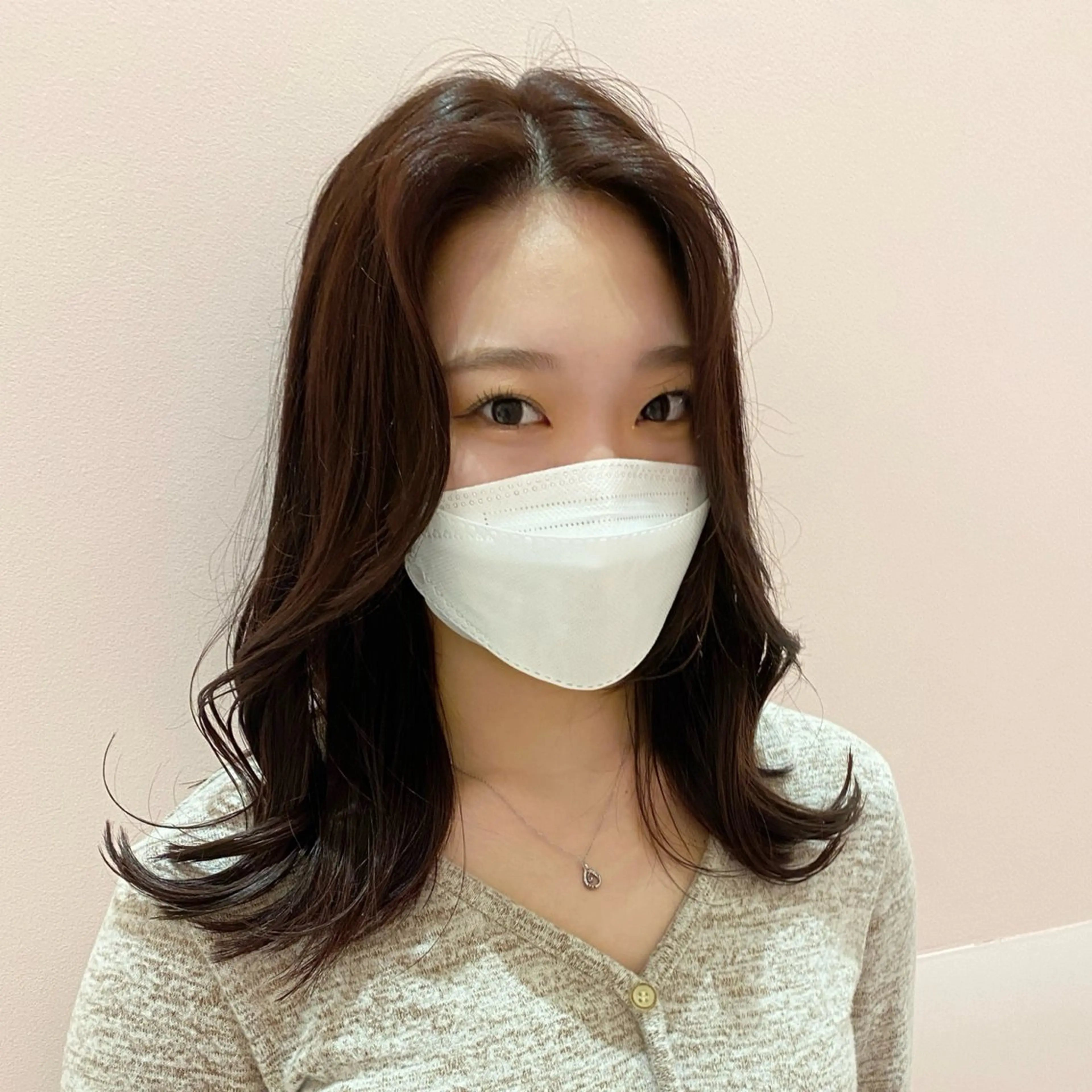 ミディアム カラー ブラウンカラー レッドカラー くびれヘア レイヤーカット カット ヘアカラー RIKA韓国ヘア/く びれヘア/上品カラーのヘアスタイル