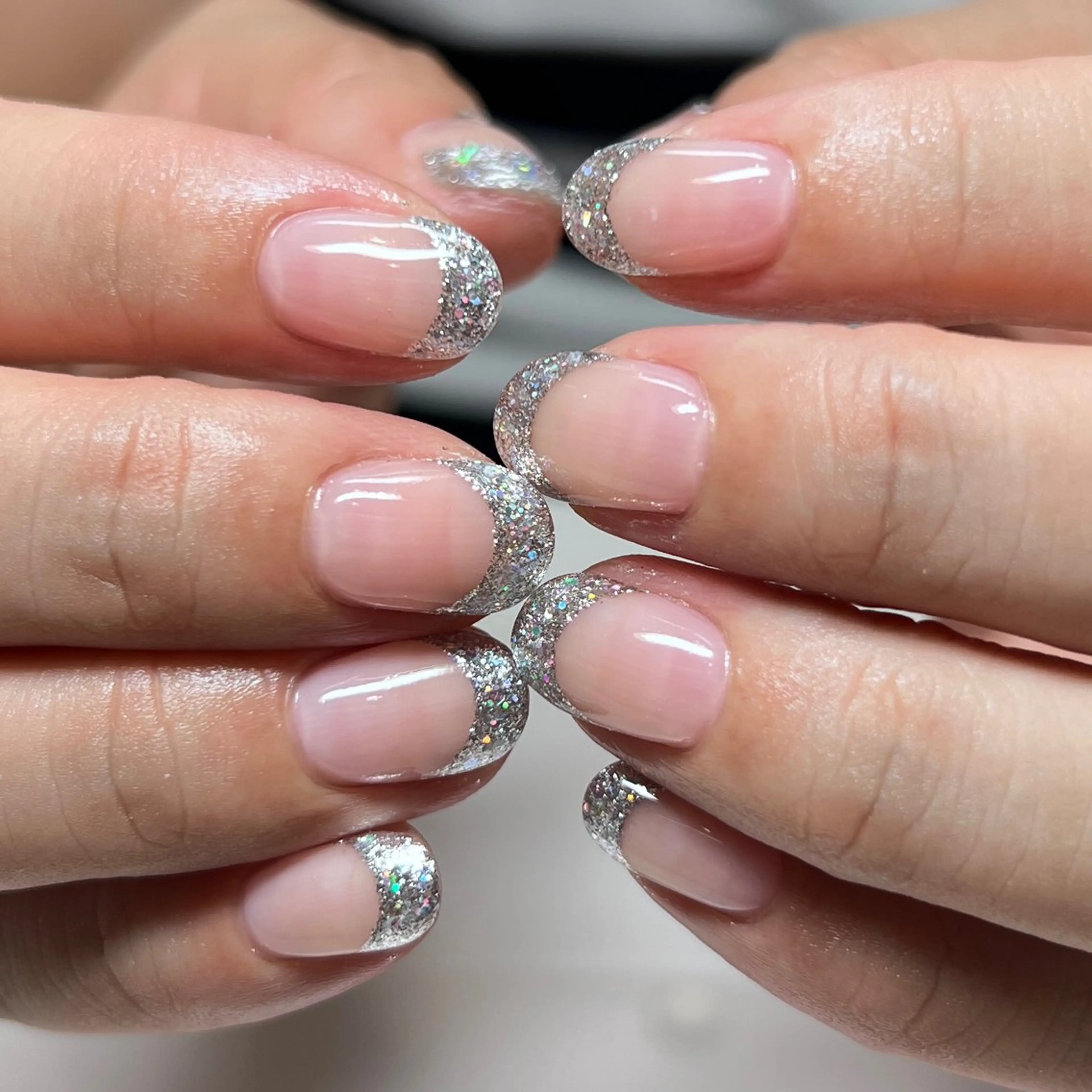 ネイル フレンチネイル ラメ(グリッター) ブライダルネイル ハンドネイル REHTOF ｜朝7時Open☀️のネイルデザイン