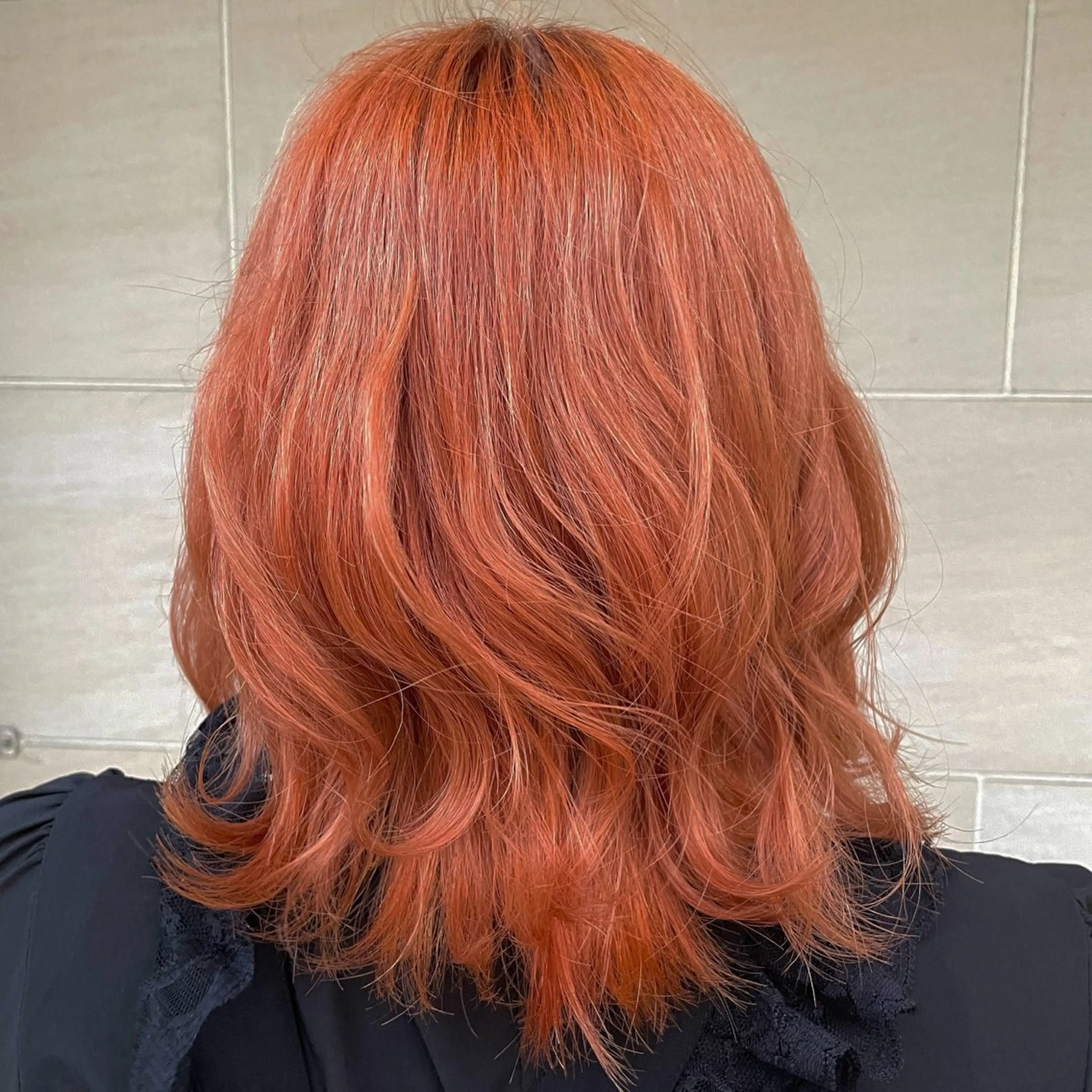 ミディアム 透明感/ハイトーン ／レッドカラー🍓のヘアスタイル