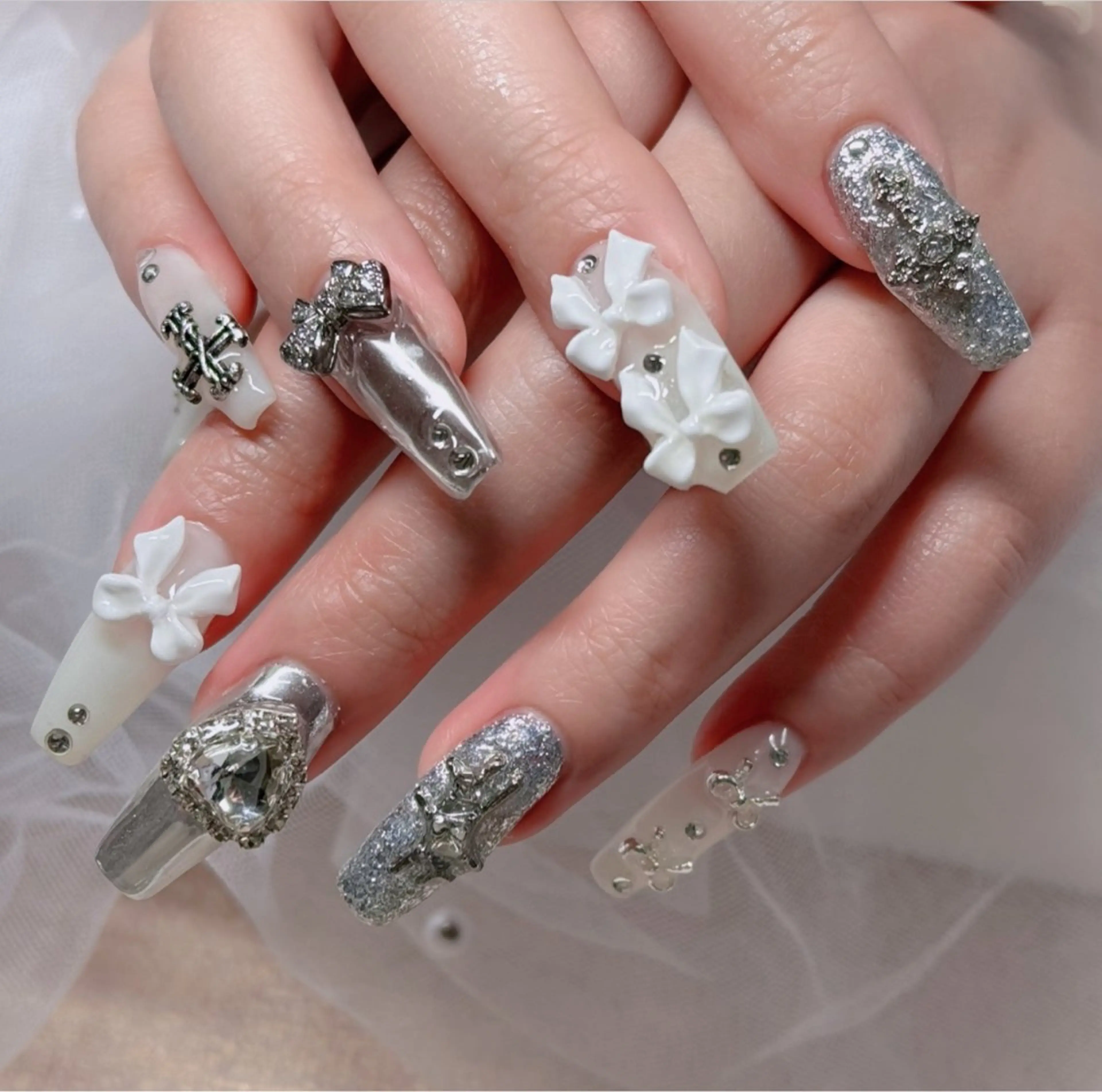 ネイル HIN NAILのネイルデザイン