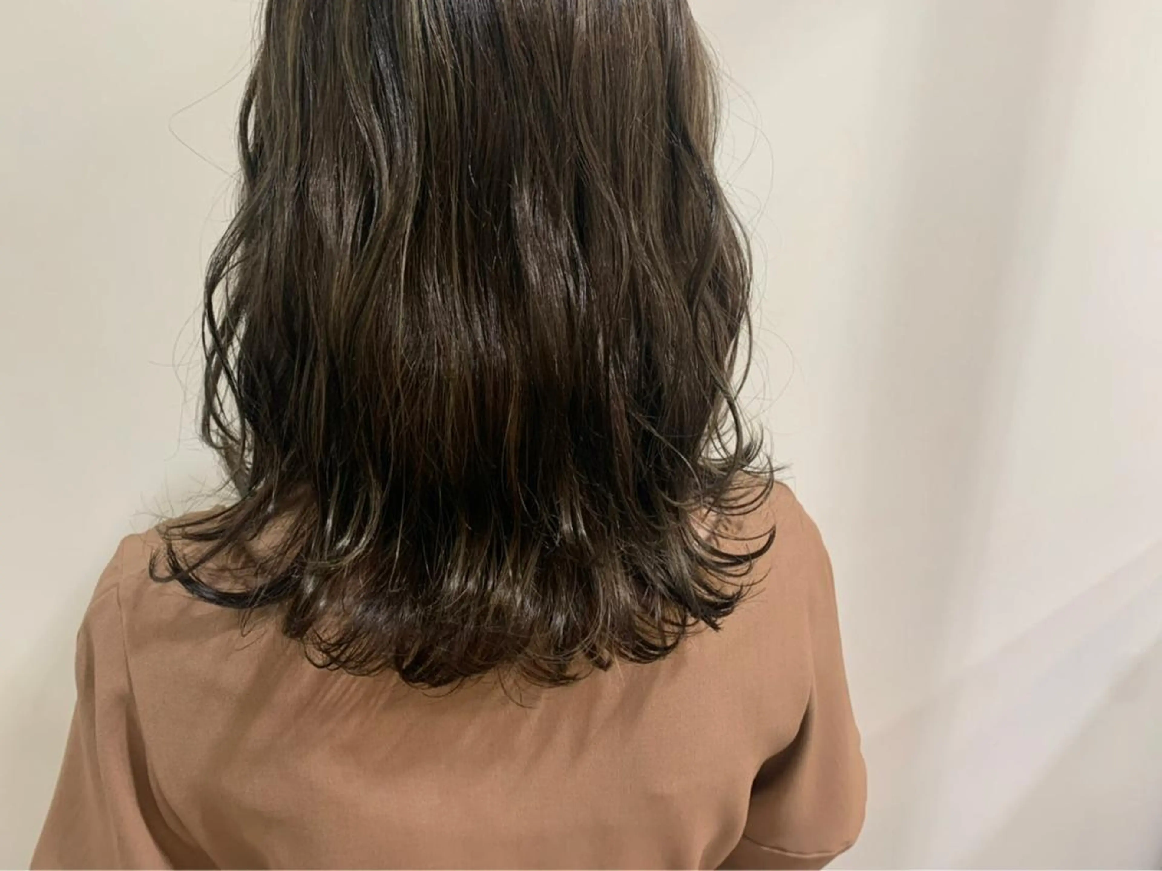 ミディアム カラー いまじゅく あおいのヘアスタイル