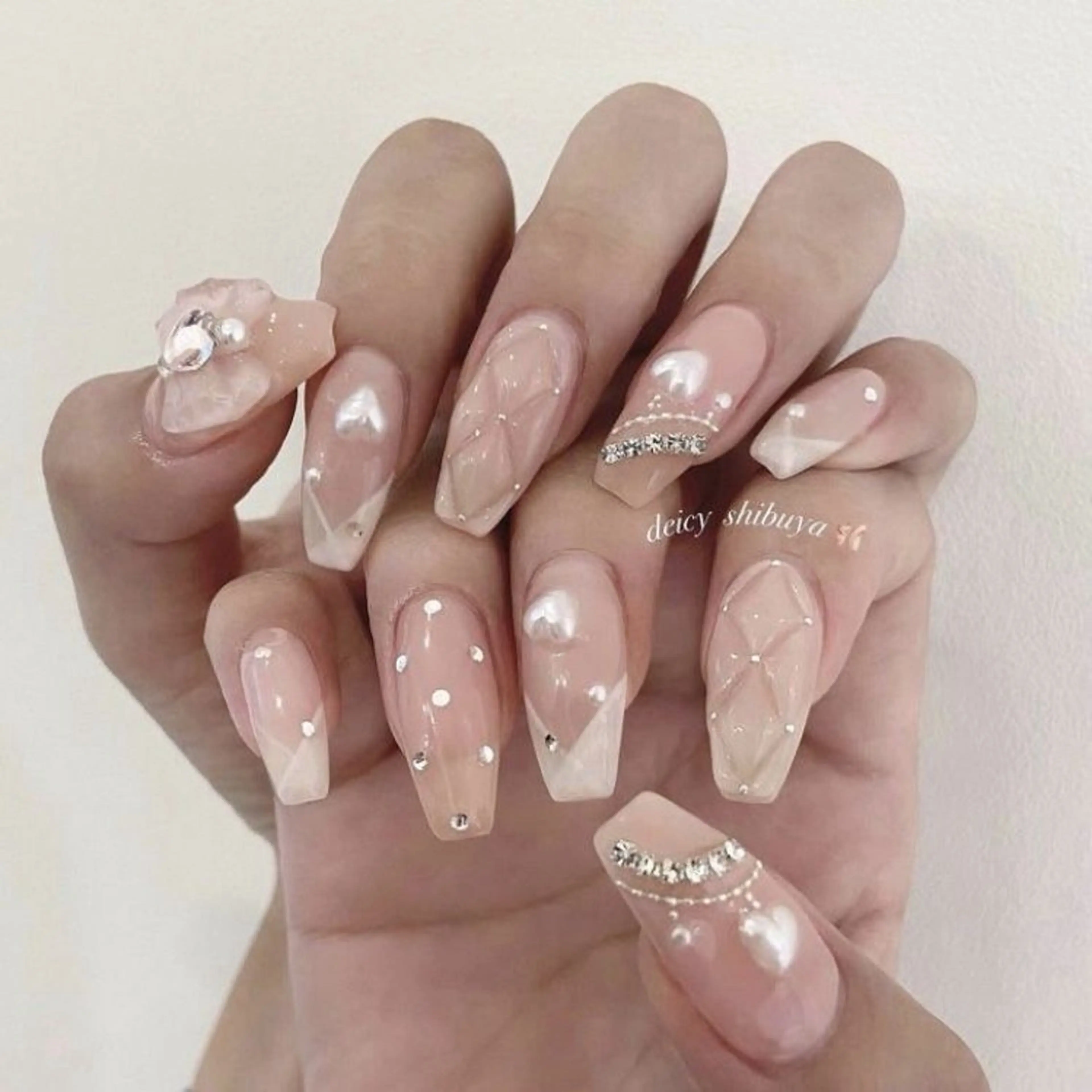 ネイル ハロウィン マグネットネイル ミラーネイル ピンク ネイルチップ Lee Nailsのネイルデザイン