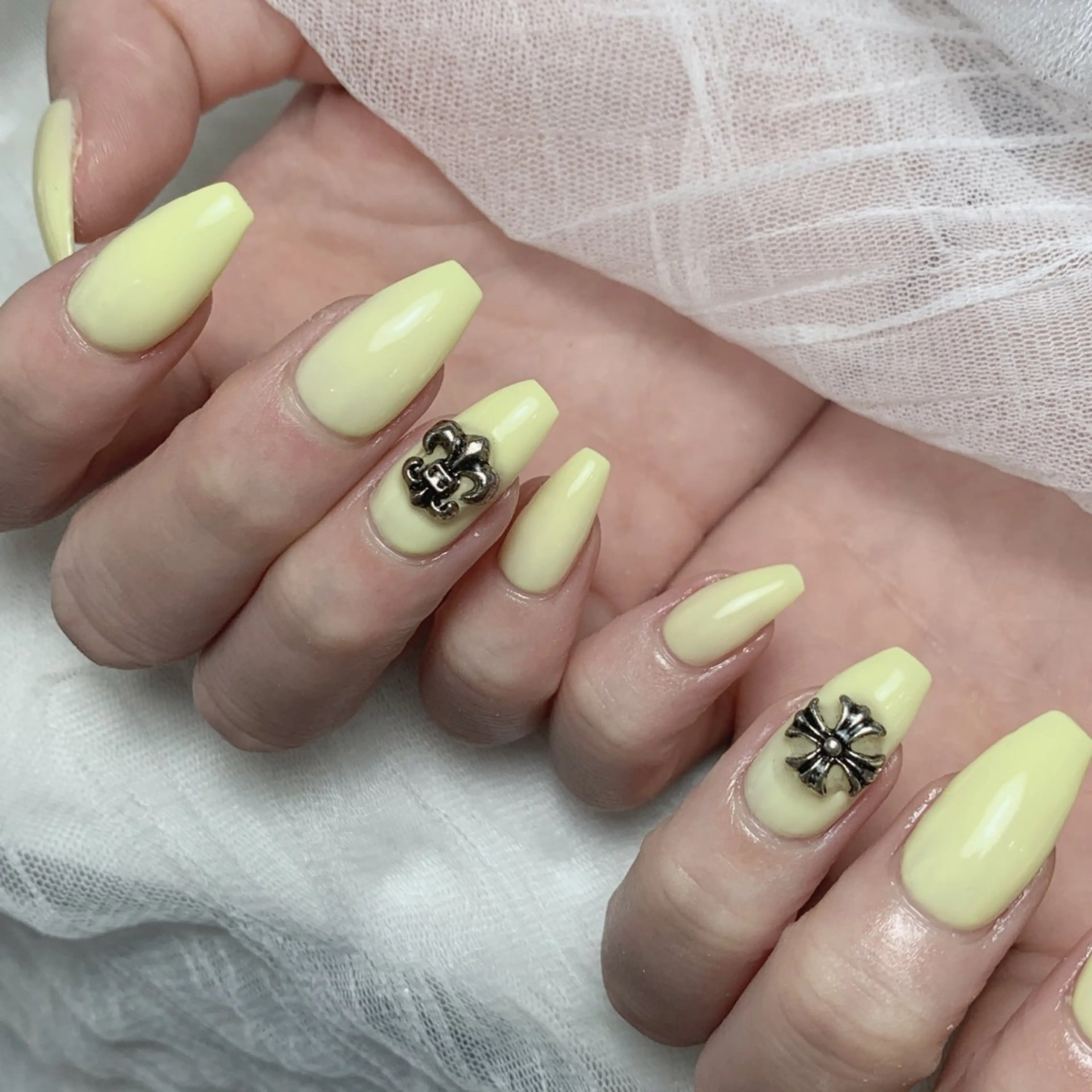 ネイル アートネイル フラッシュネイル フレンチネイル ガラスフレンチ グラデーション ハンドネイル M2 BEAUTY アユミのネイルデザイン