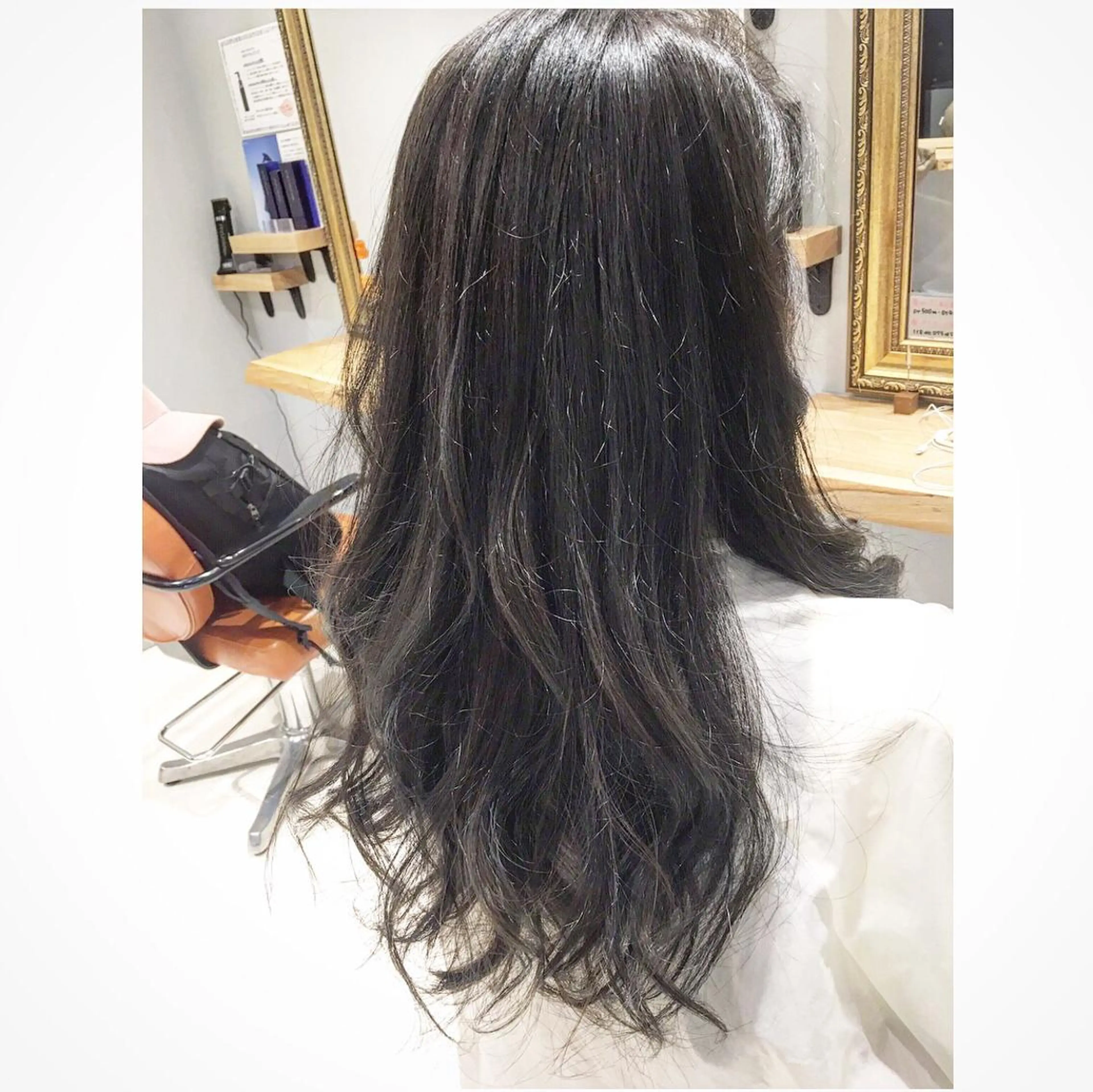 ロング カラー アッシュ シルバー シルバーアッシュ 牛田 玲菜のヘアスタイル