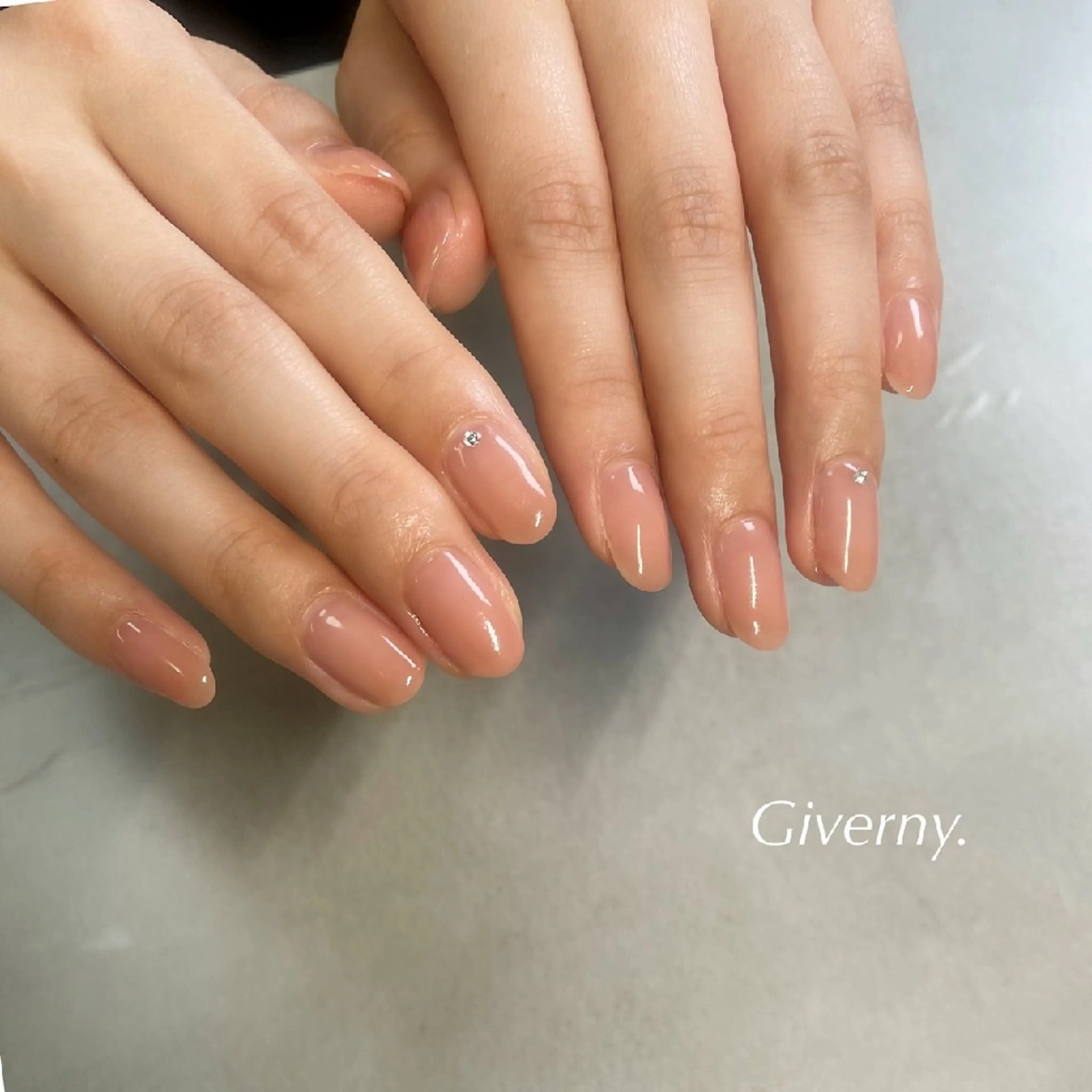 ネイル オフィスネイル ワンカラーネイル シンプルネイル ハンドネイル Giverny .のネイルデザイン