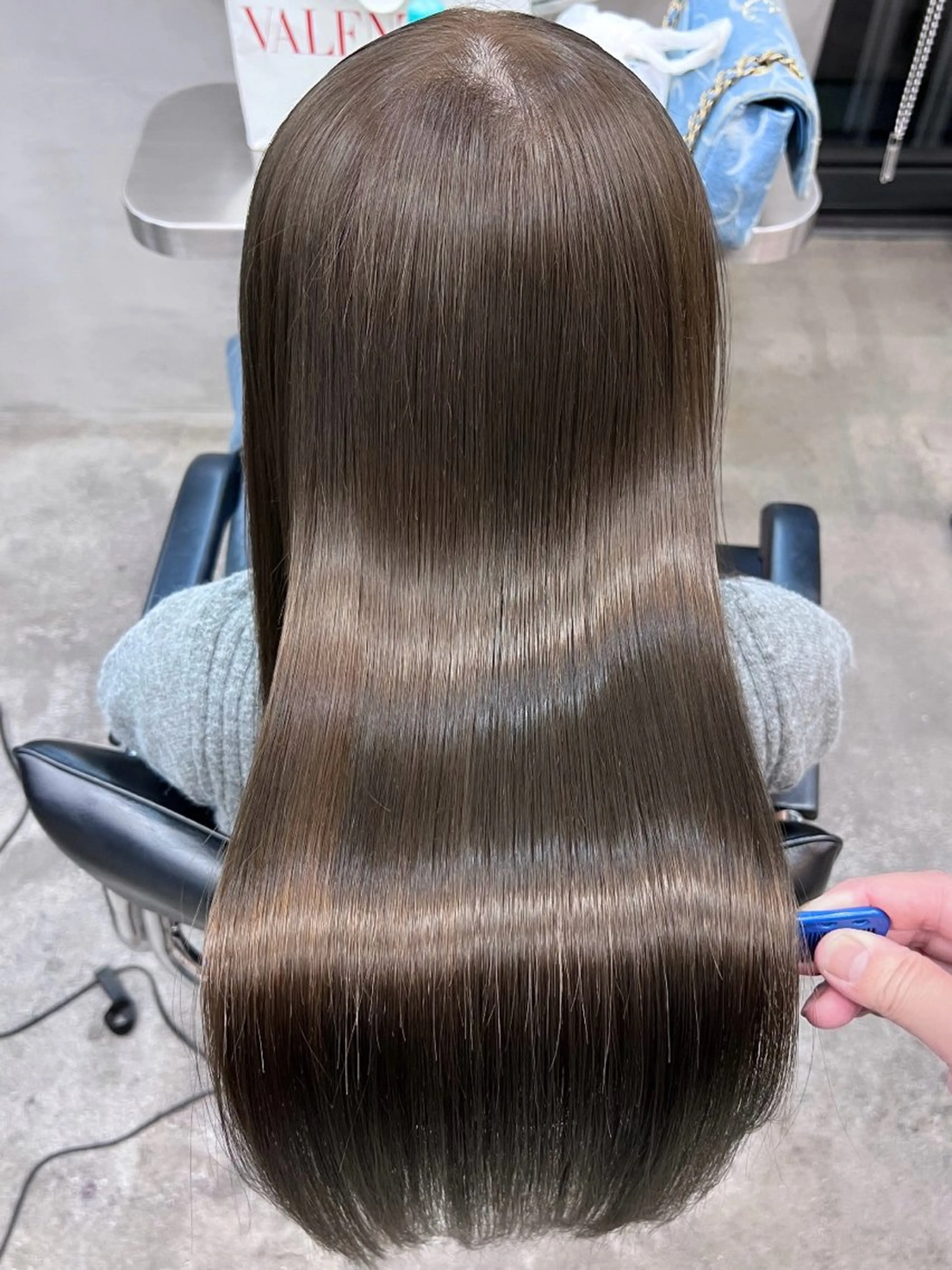 ロング カラー ヘアカラー トリートメント 前髪/顔まわりカット 艶髪/髪質改善/縮毛のヘアスタイル