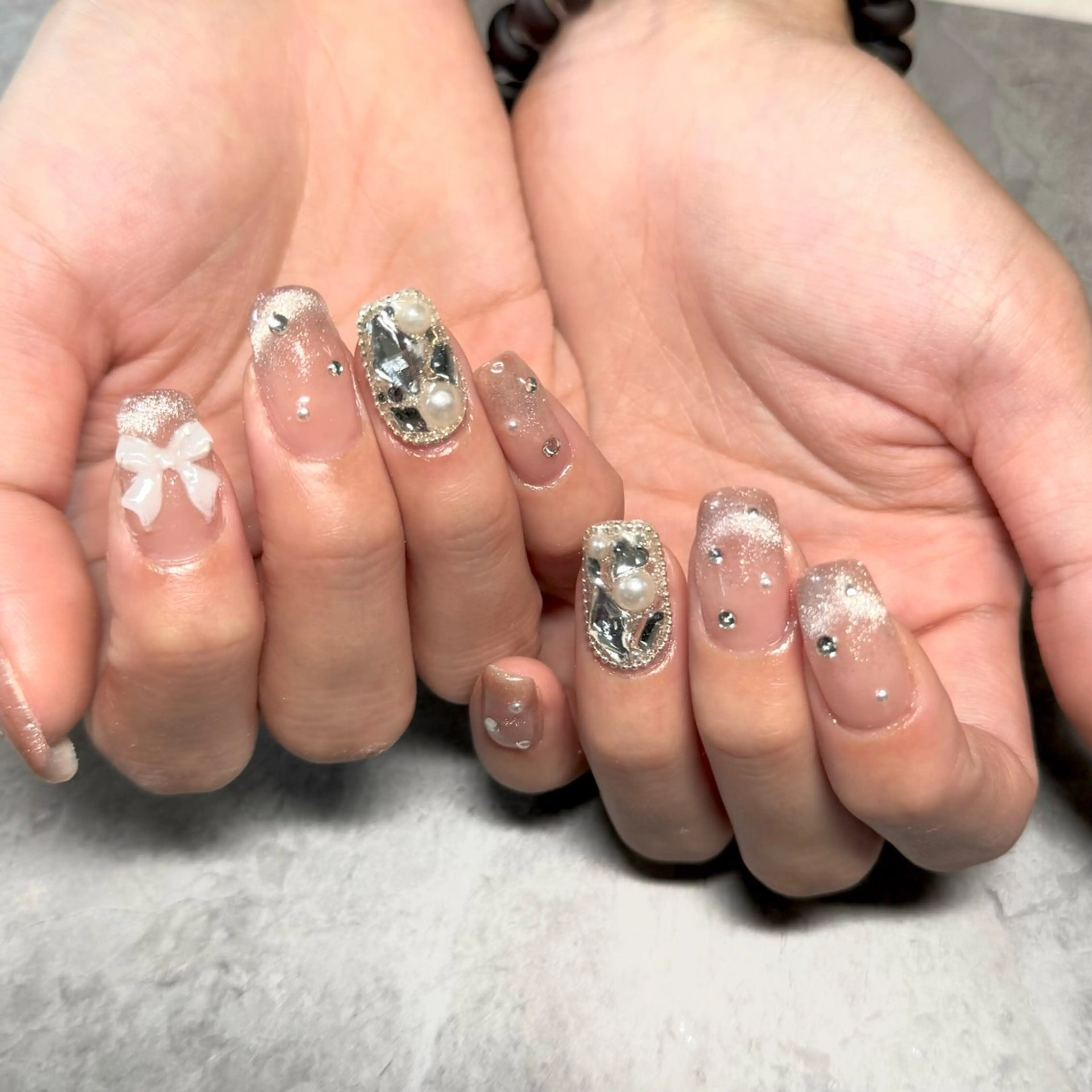 ネイル フレンチネイル ガーリー キラキラネイル マグネットネイル マグネットフレンチ ハンドネイル lillion karenのネイルデザイン