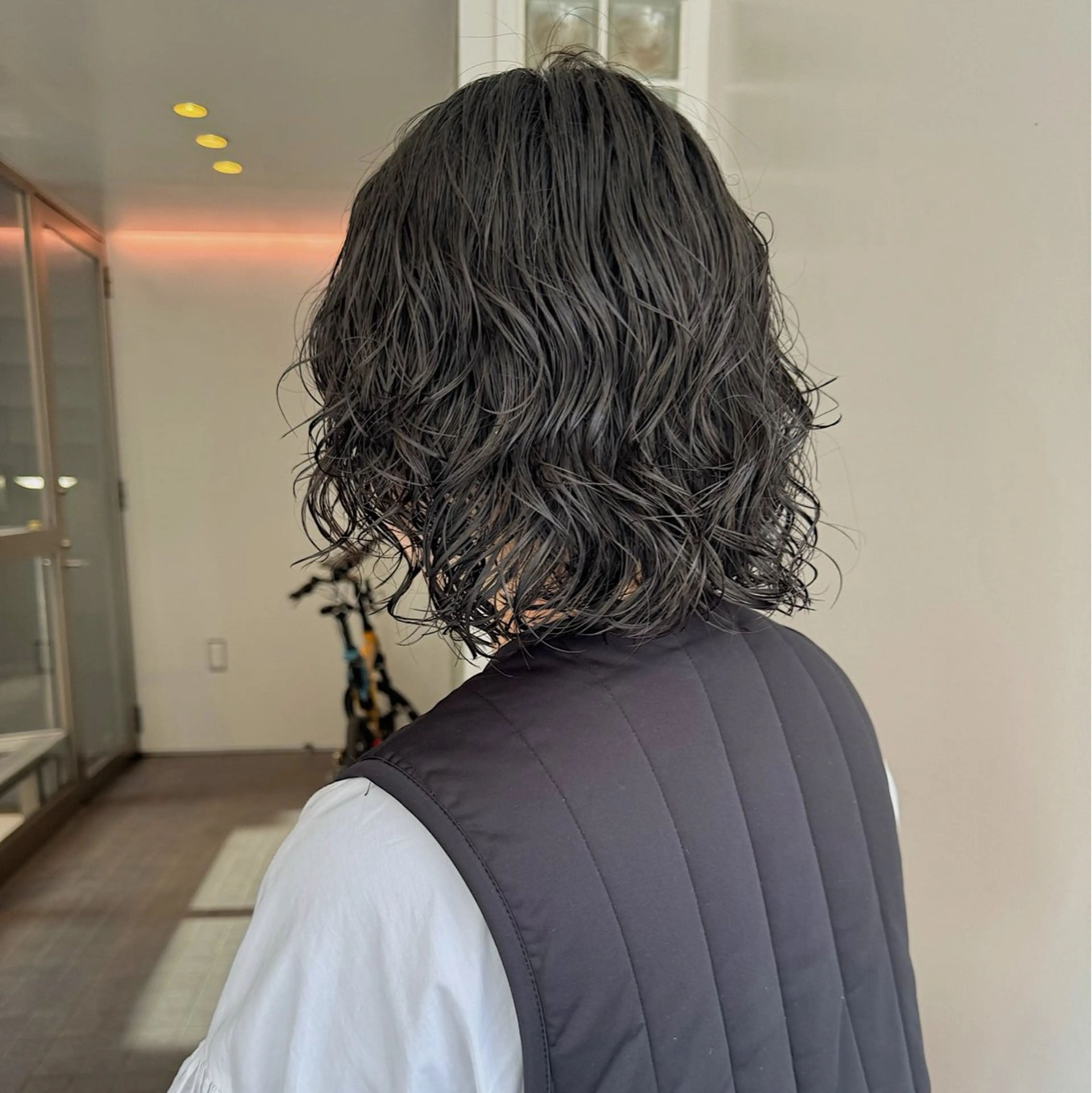 ミディアム パーマ ヘアアレンジ ボブレイヤー ミディアムパーマ ボブ 伸ばしかけ レイヤーカット カット パーマ 🌐サトウ リョウ🌐のヘアスタイル