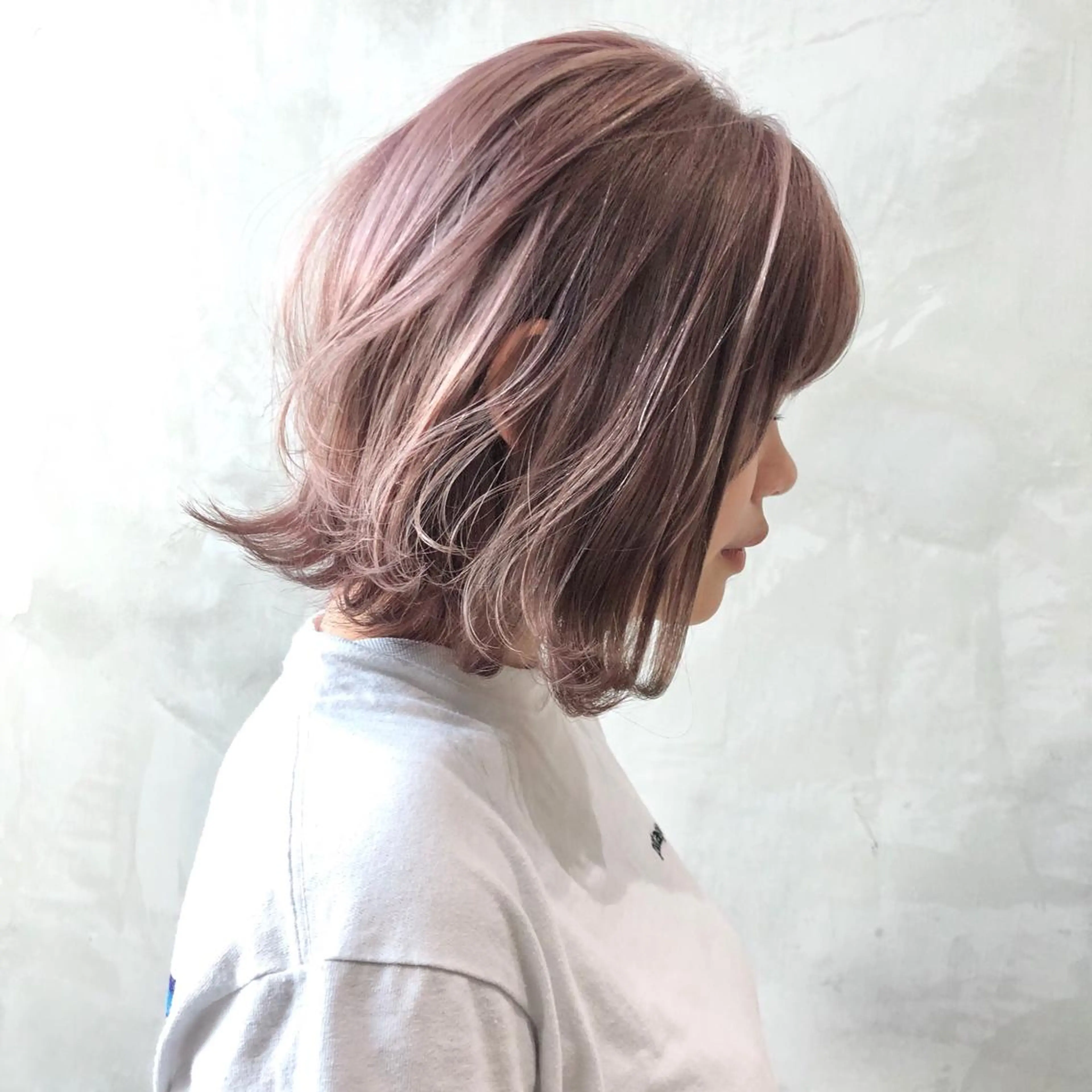 ミディアム カラー ヘアアレンジ ピンクカラー ヘアカラー トリートメント TOMO GEEKS代表のヘアスタイル