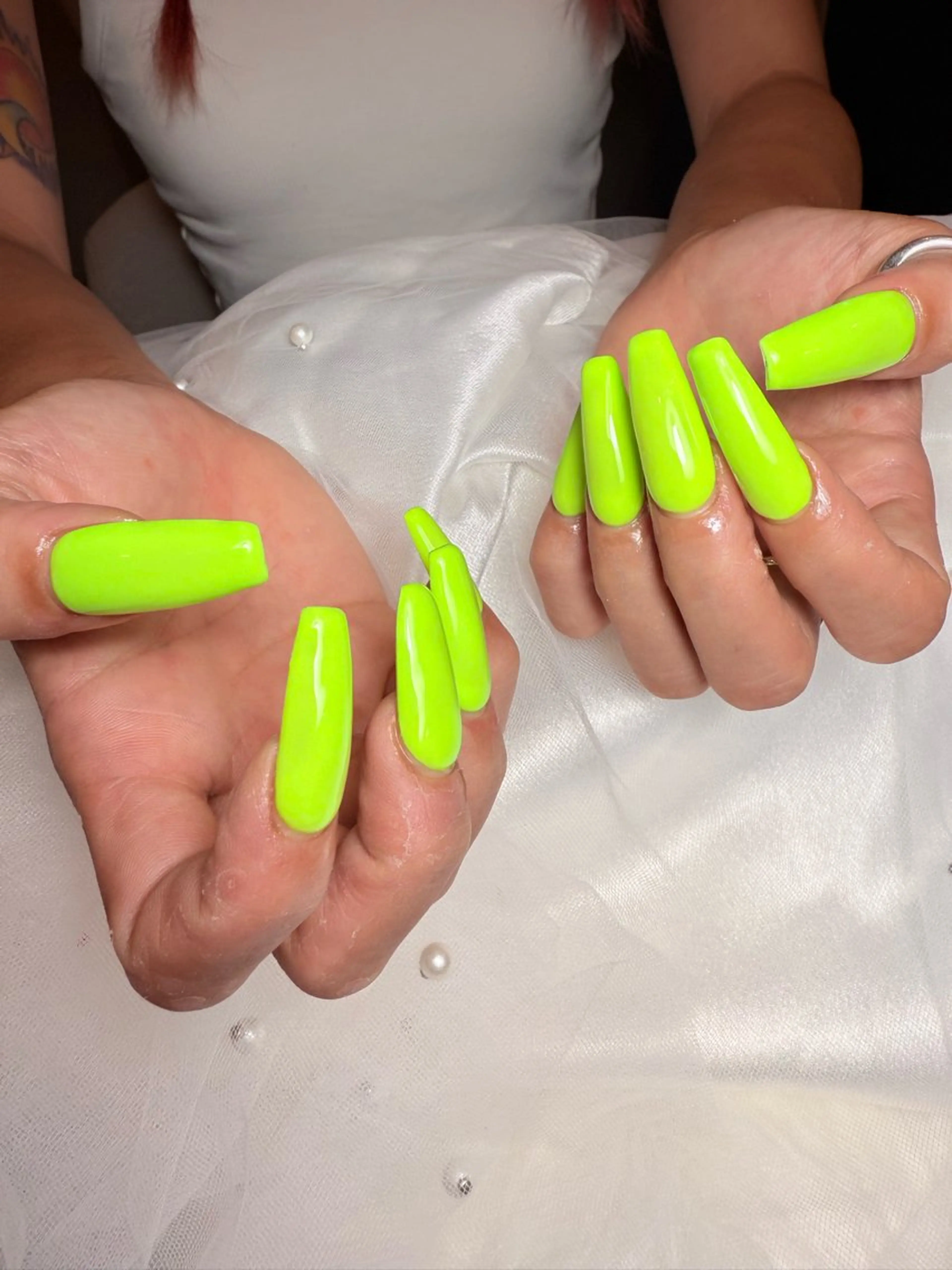 ネイル グリーン ロングネイル ワンカラーネイル シンプルネイル 夏ネイル ハンドネイル 🌹Belle Nail🌹のネイルデザイン