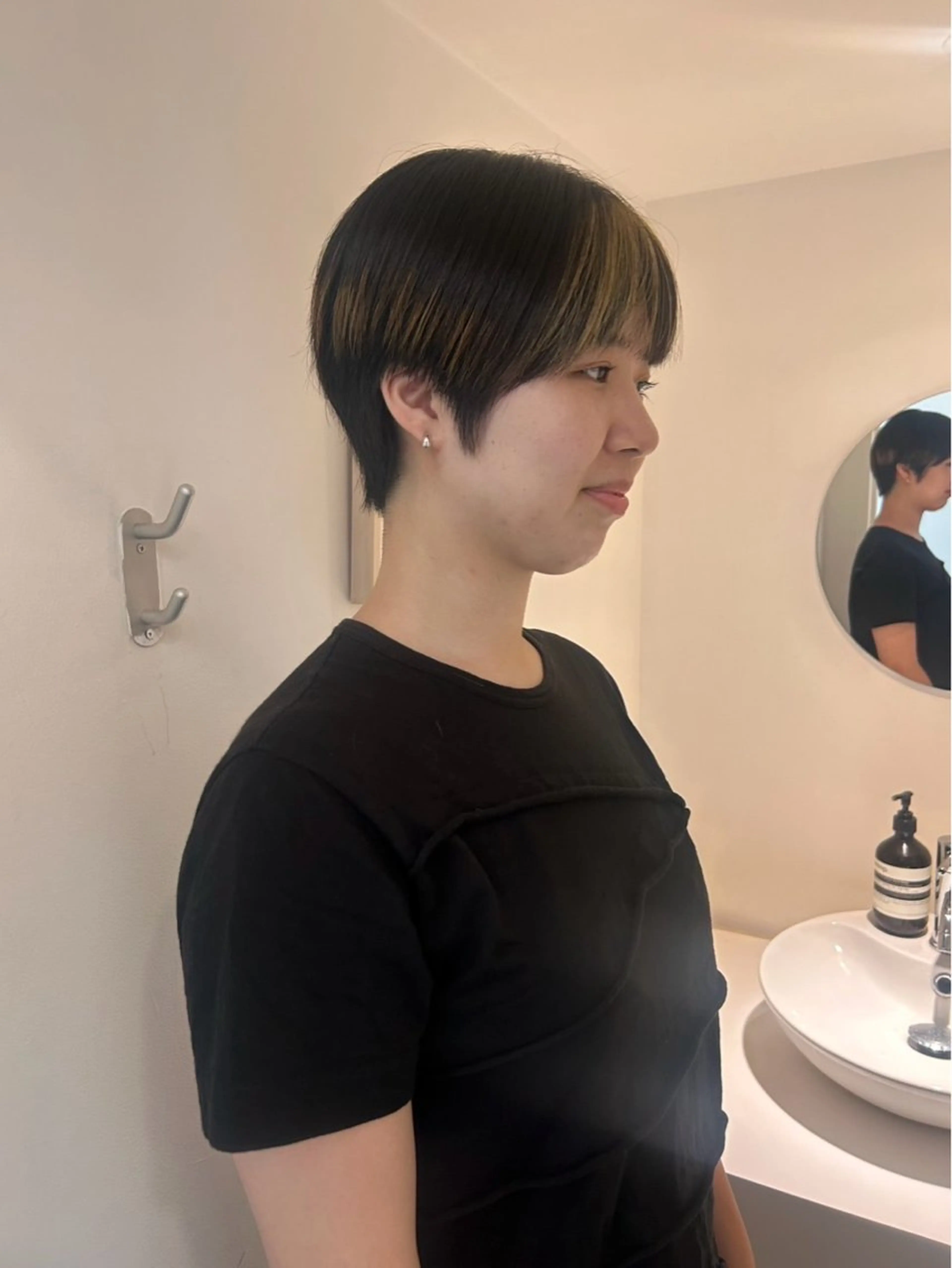 ショート VISION   aoyama所属・かがやしづ ⭐️ハイトーンのヘアスタイル