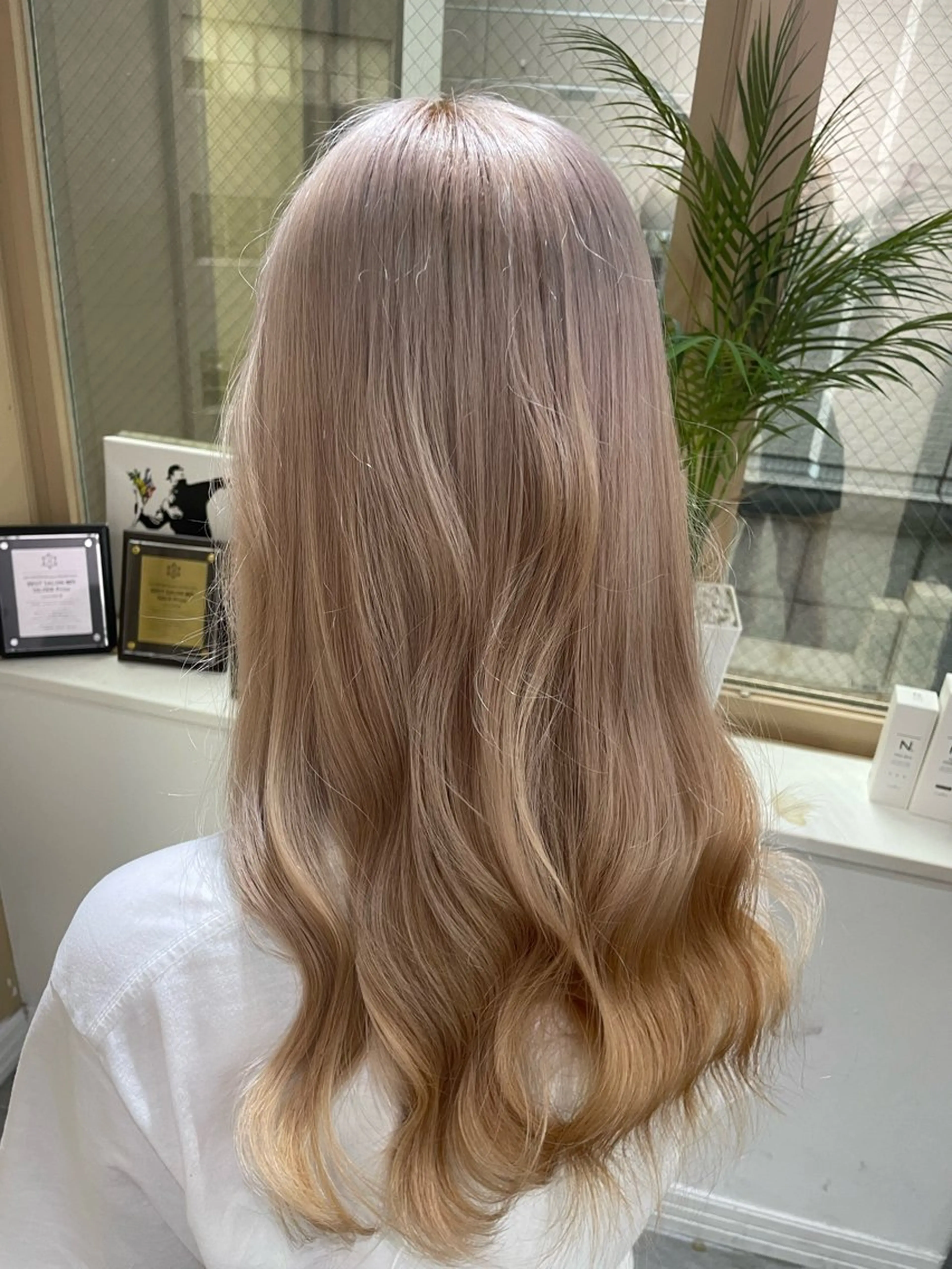 セミロング ヘアカラー ハイトーンカラーエク ステ🌺RENA🌺のヘアスタイル