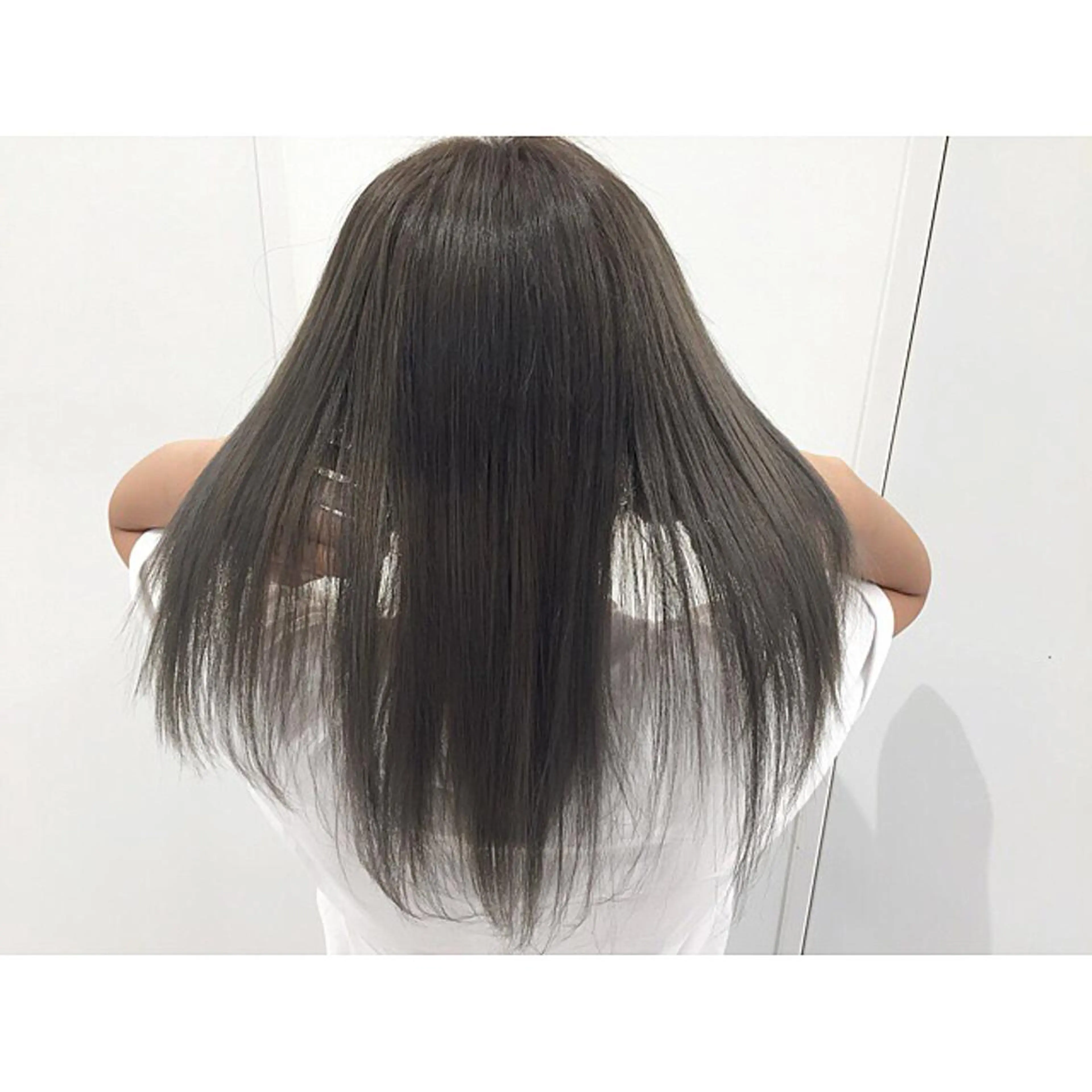 ロング カラー ダークグレー 透明感♡︎♡︎ 佐々木早苗のヘアスタイル