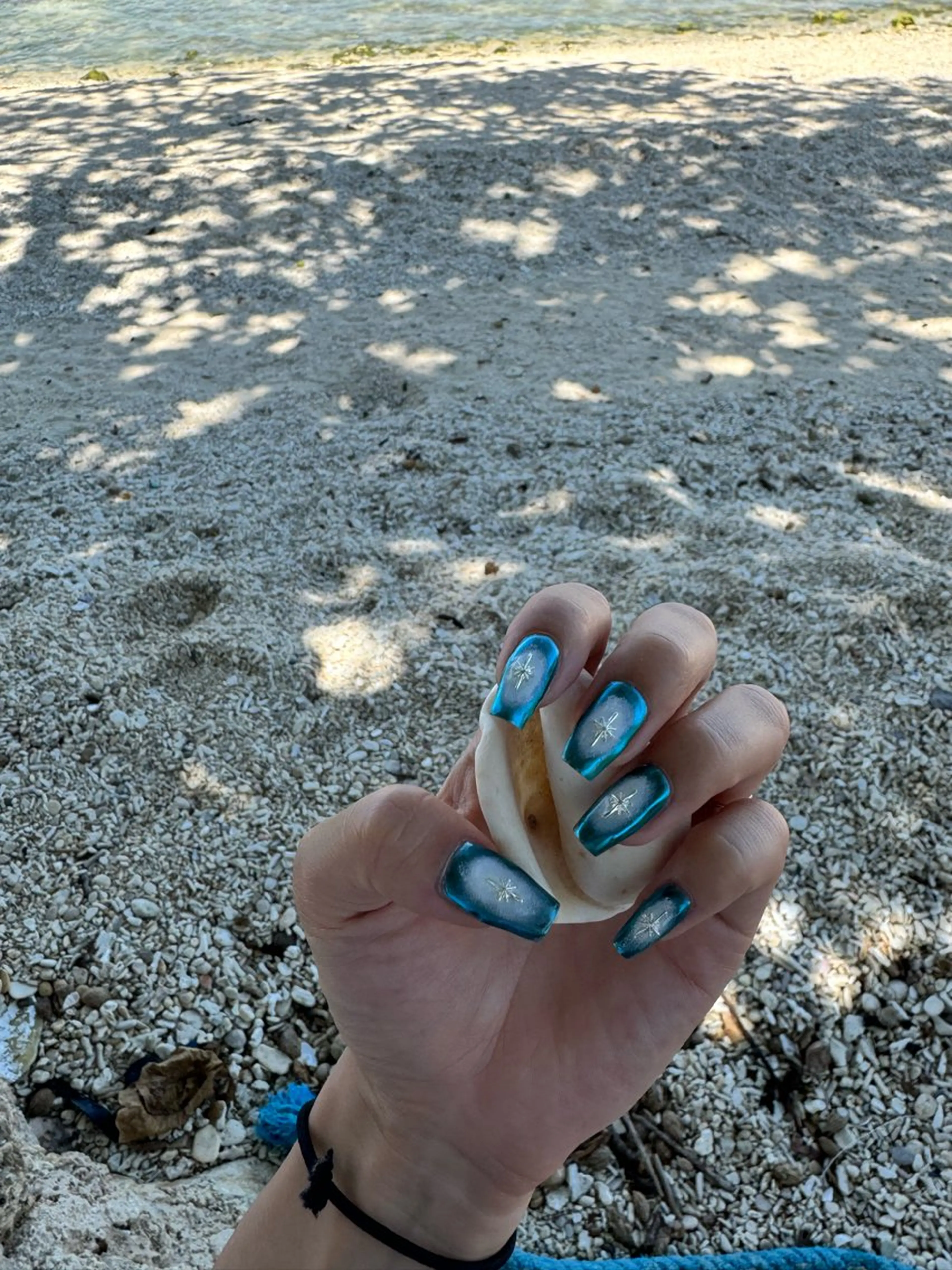 ネイル ハンドネイル 濱岡 咲のネイルデザイン