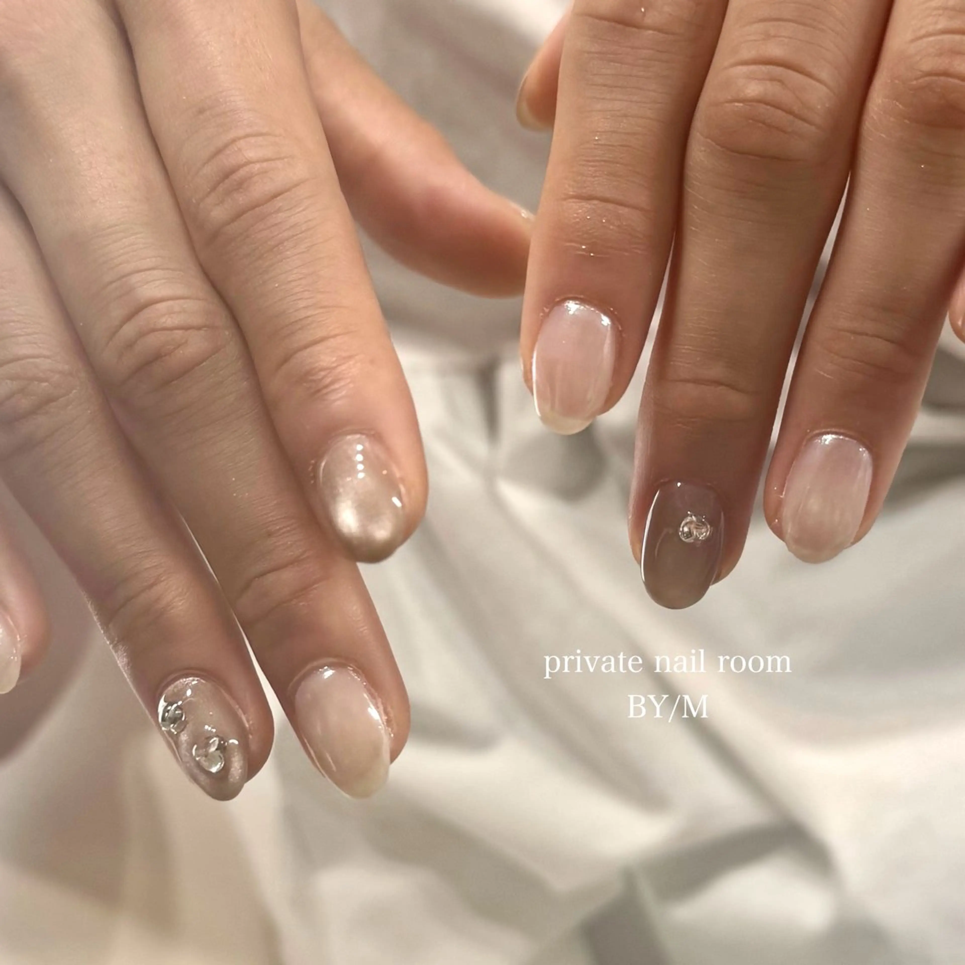 ネイル オーロラネイル マグネットネイル 持ち込み ホワイト ハンドネイル BY / Mのネイルデザイン