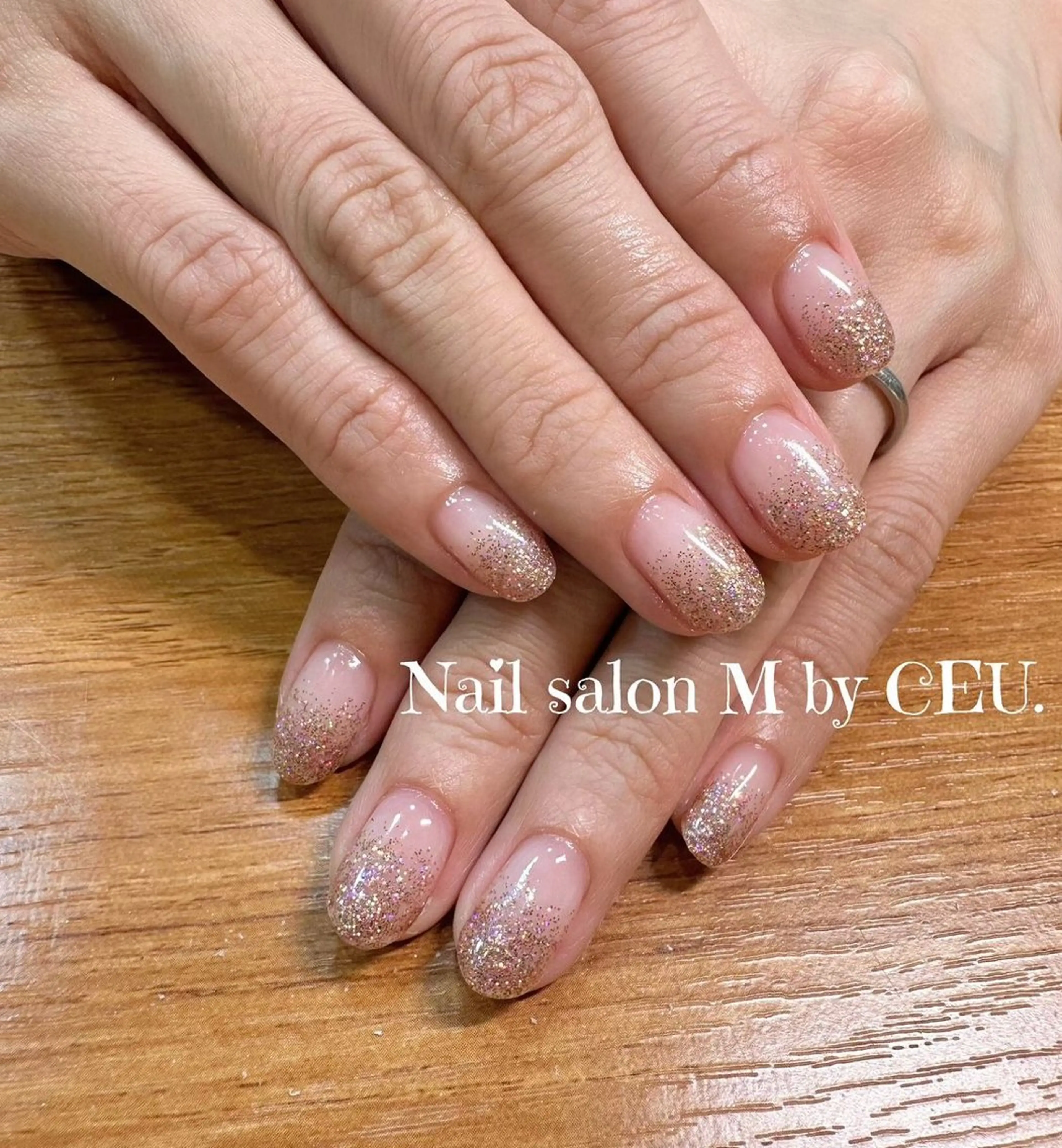 ネイル グラデーション ラメ(グリッター) ラメグラデーション ピンク 夏ネイル 本郷台ネイル✳︎大人 女性隠れ家サロンのネイルデザイン