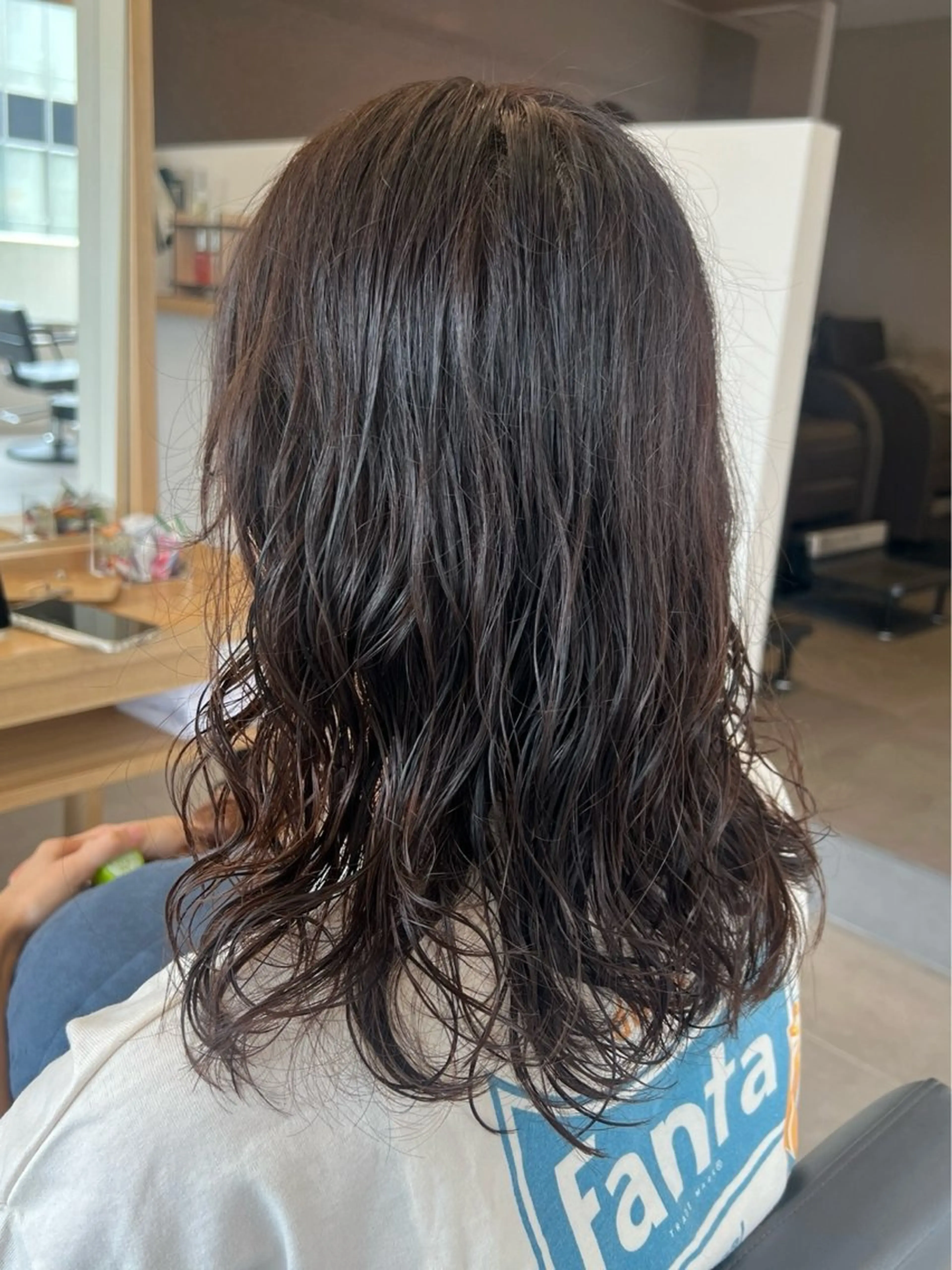 ミディアム パーマ カット Ore🫧タナカマヤ /柔らかい質感カラーのヘアスタイル