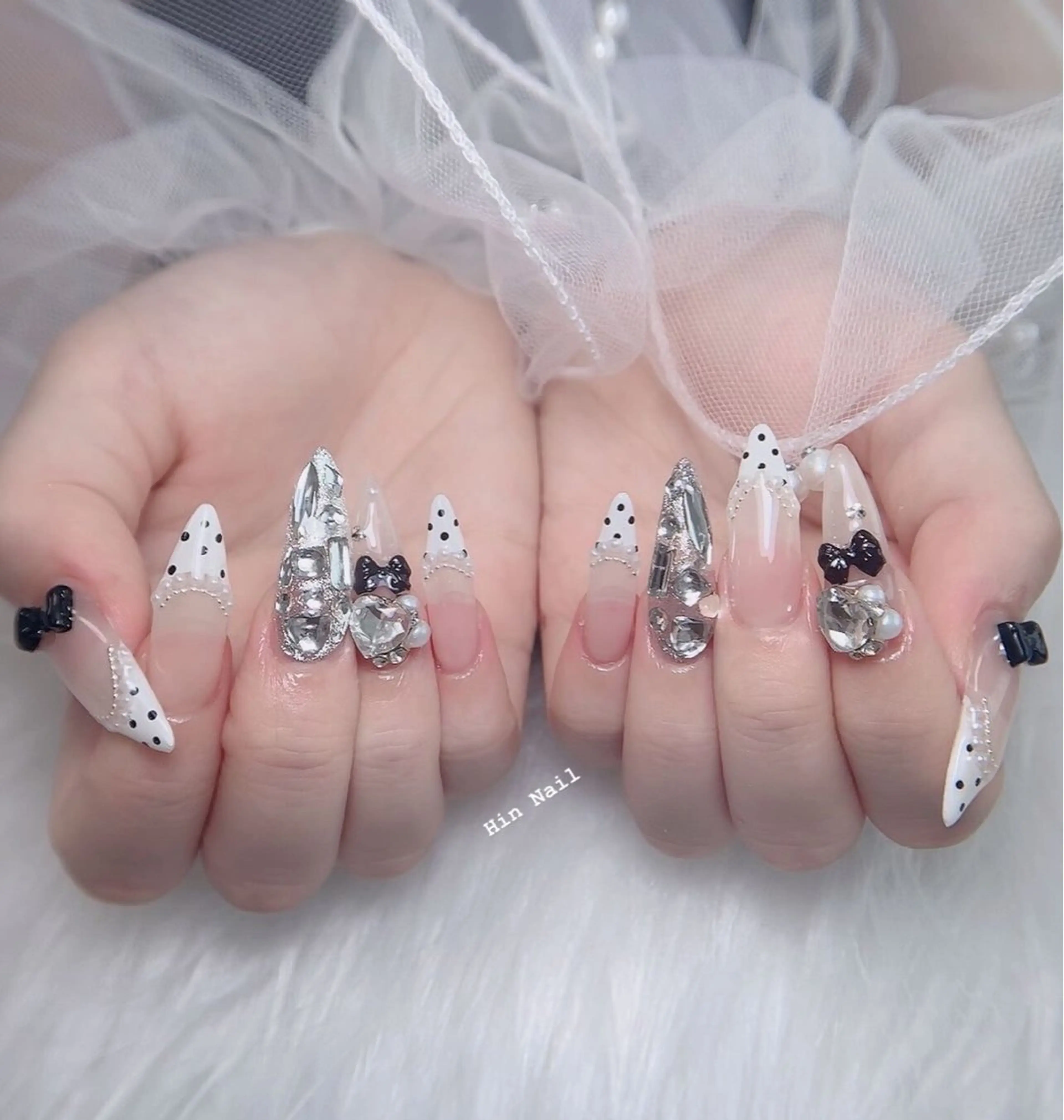 ネイル ハンドネイル Hin Nailsのネイルデザイン