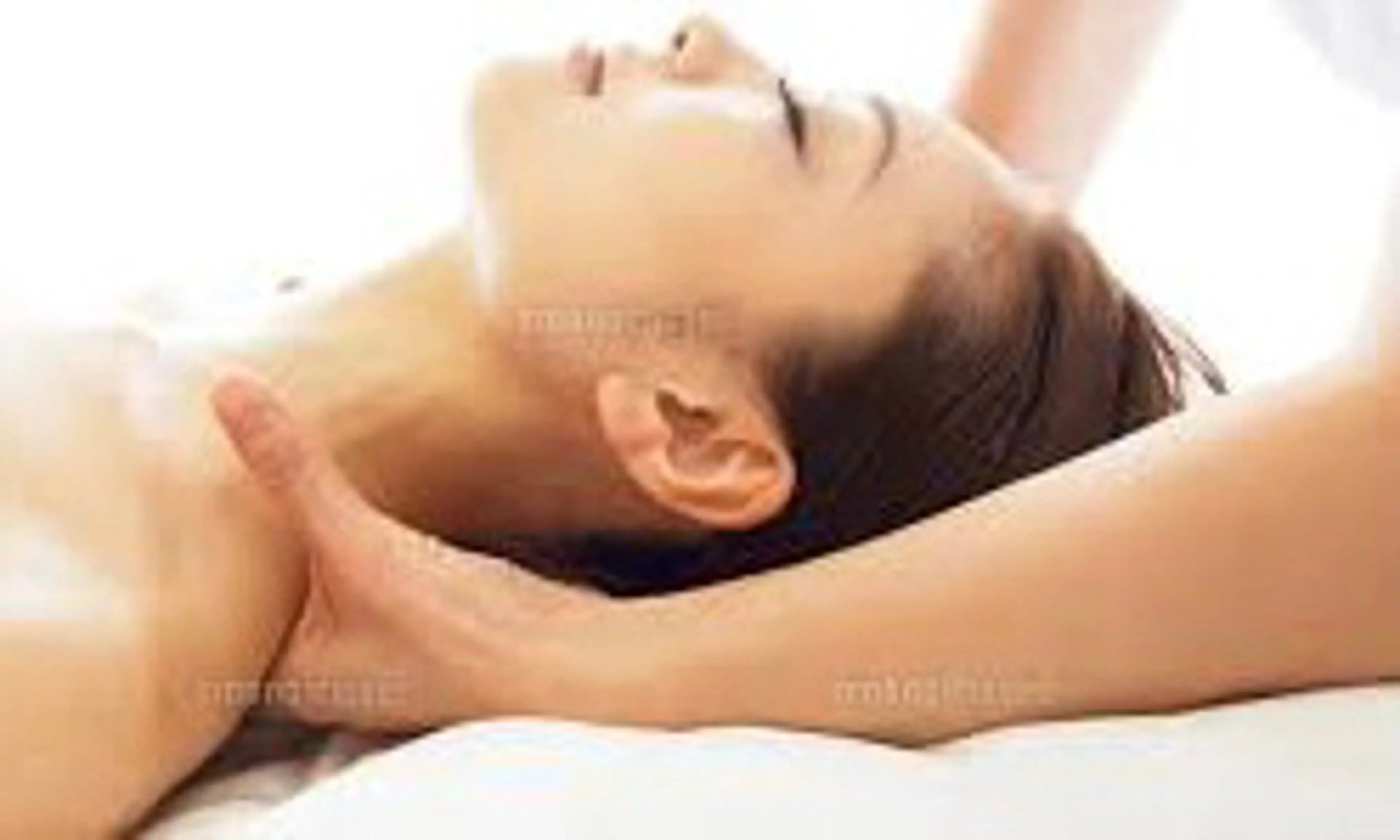 肩首凝り、お肌のお悩みにおすすめコース🔶スペシャルデコルテケア➕本格エステ➕ヘッドケア➕艶ハリ生パック付の写真