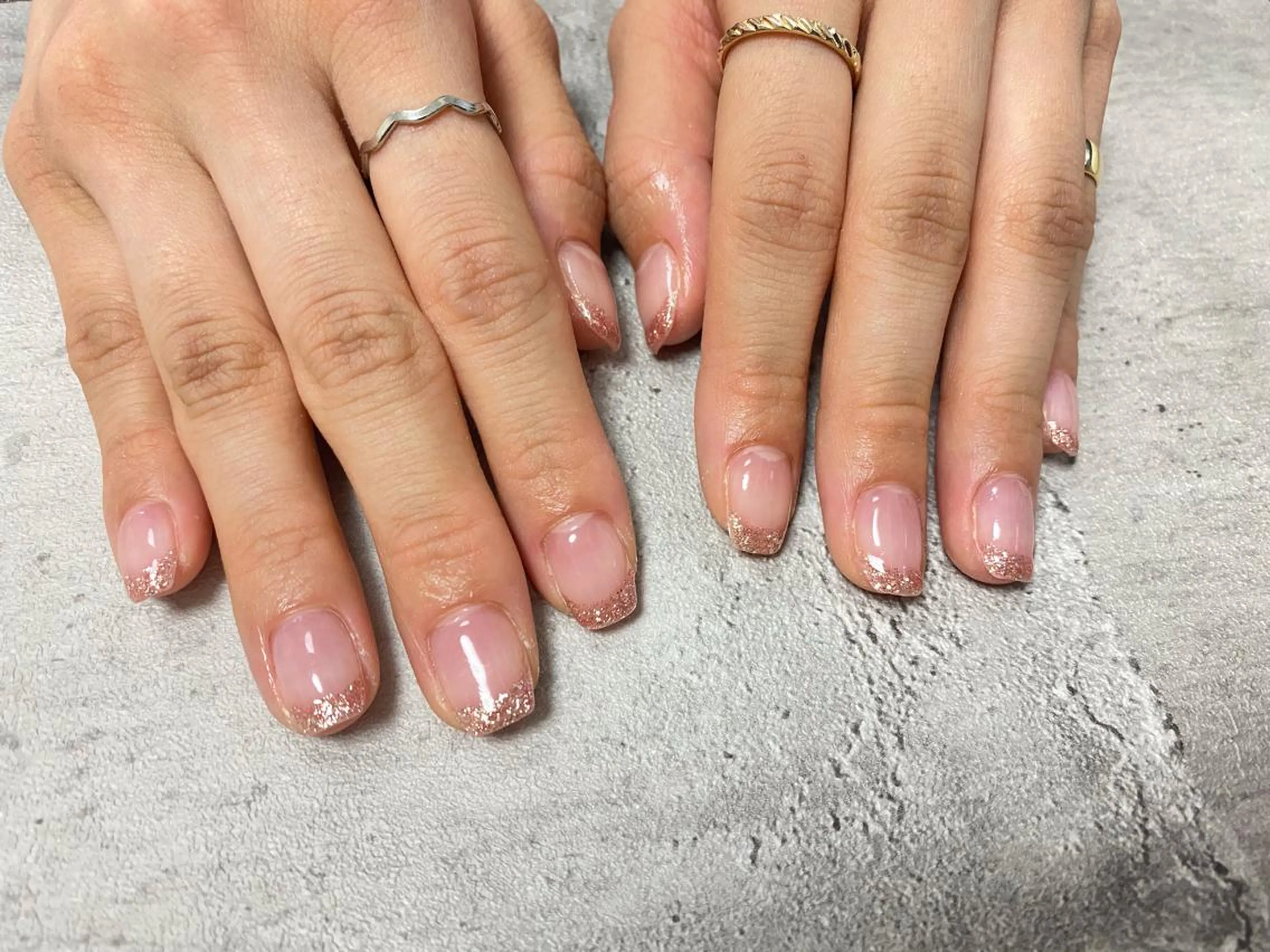 ネイル フレンチネイル ラメ(グリッター) mogunail &blowのネイルデザイン