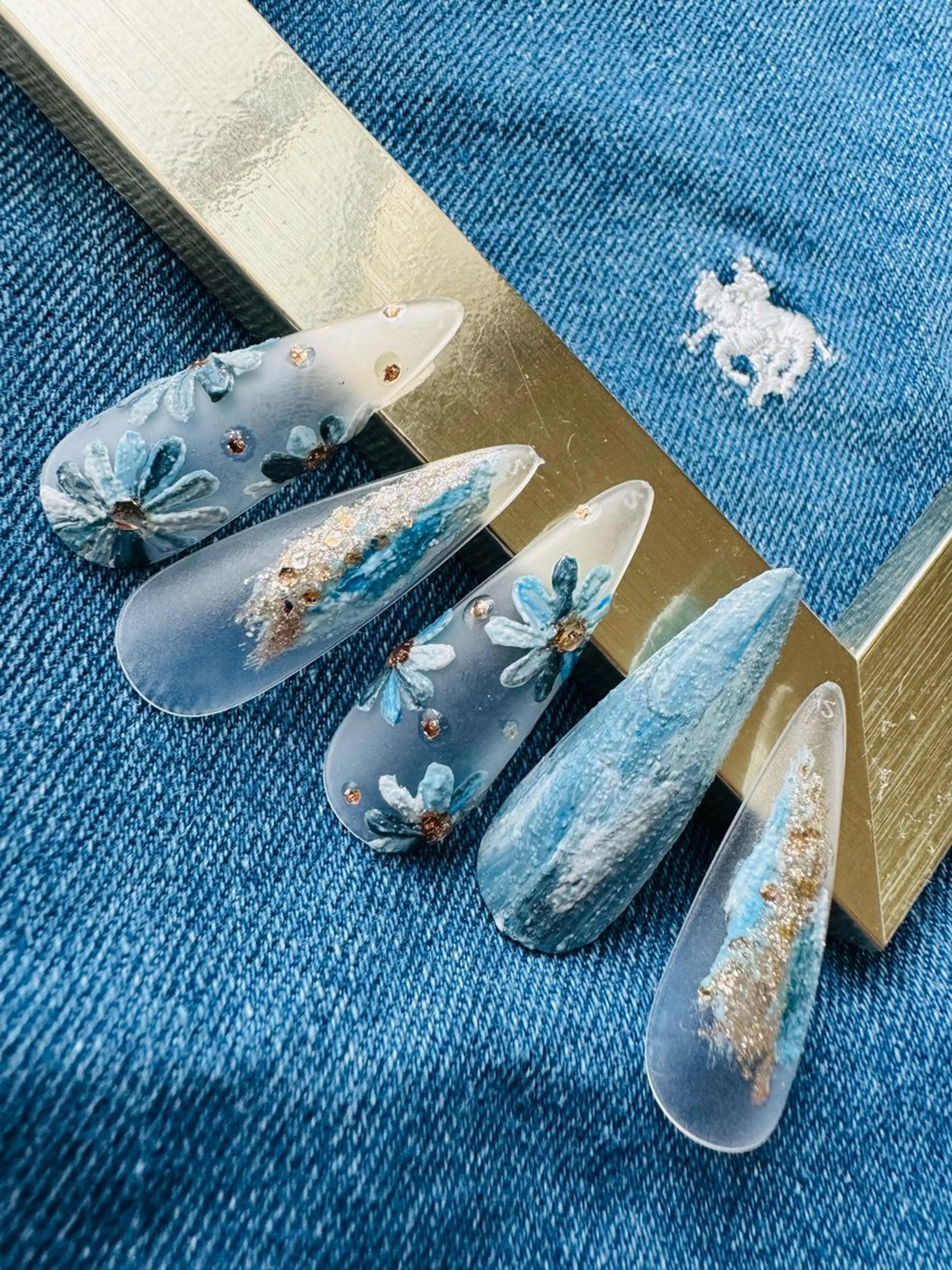 ミディアム Aisol nail salonのネイルデザイン