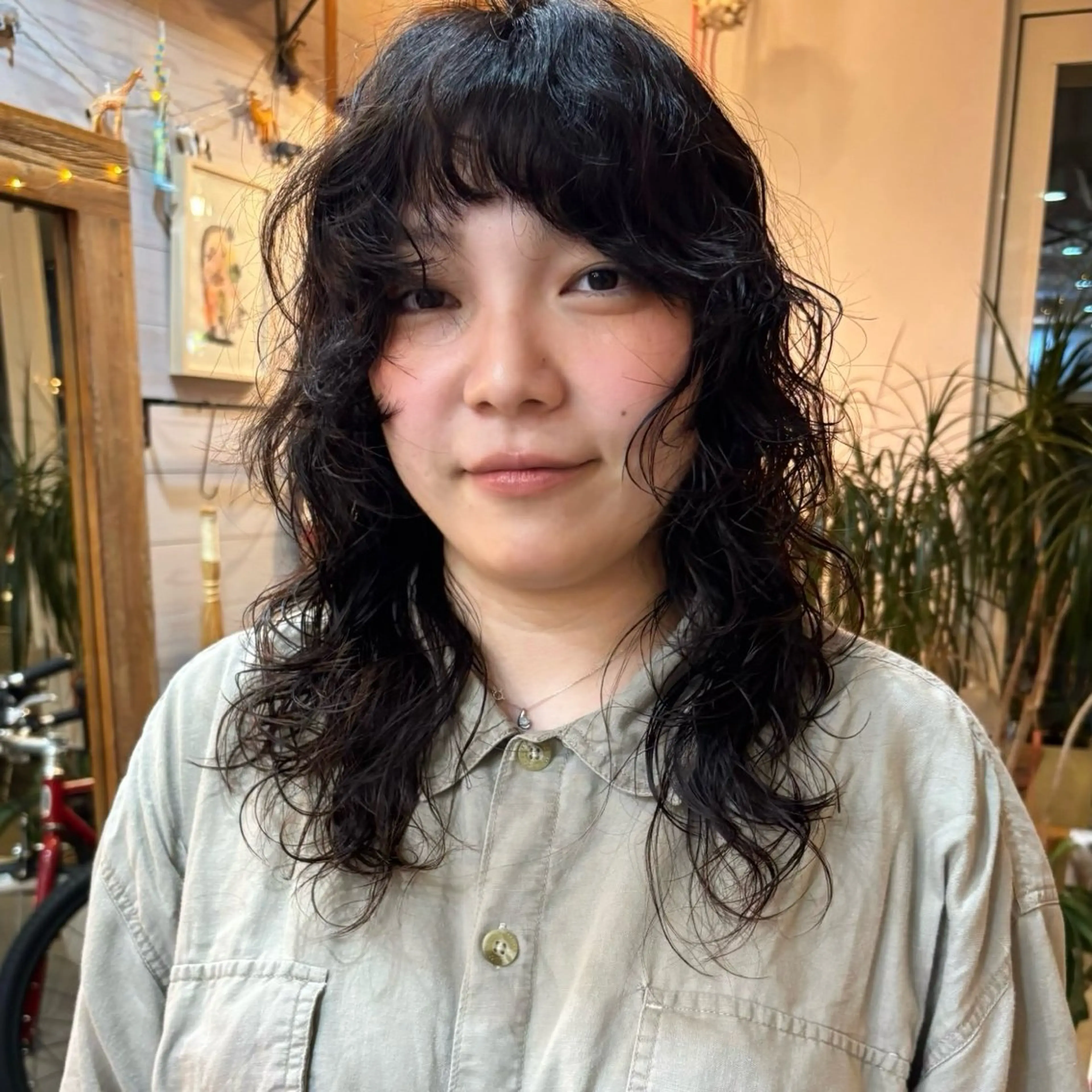 セミロング カラー パーマ ヘアアレンジ キッズ カット パーマ トリートメント デザインパーマ メンズカット 郁美のヘアスタイル
