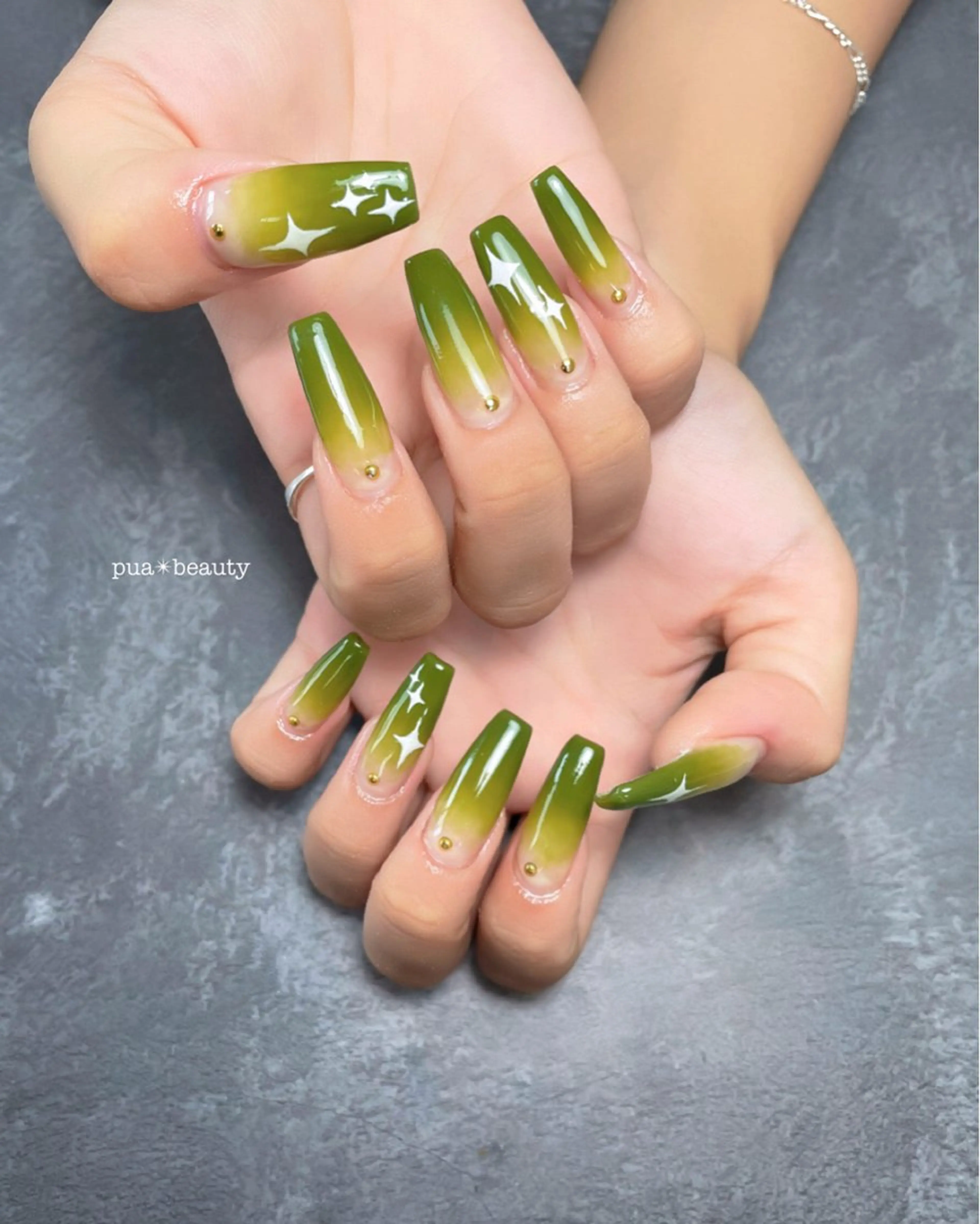 ネイル 菅野 愛花のネイルデザイン